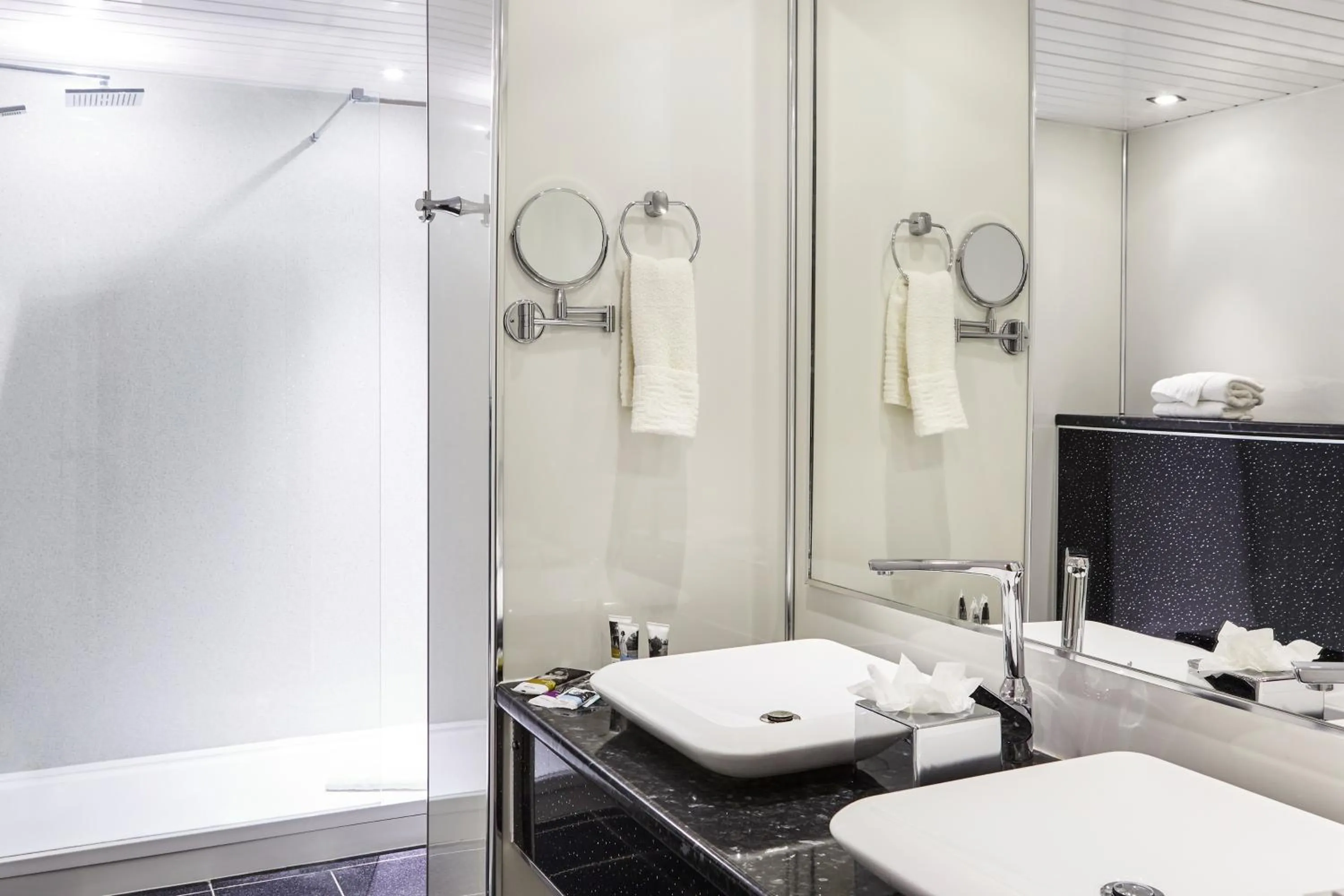 Bathroom in Mercure St Helens