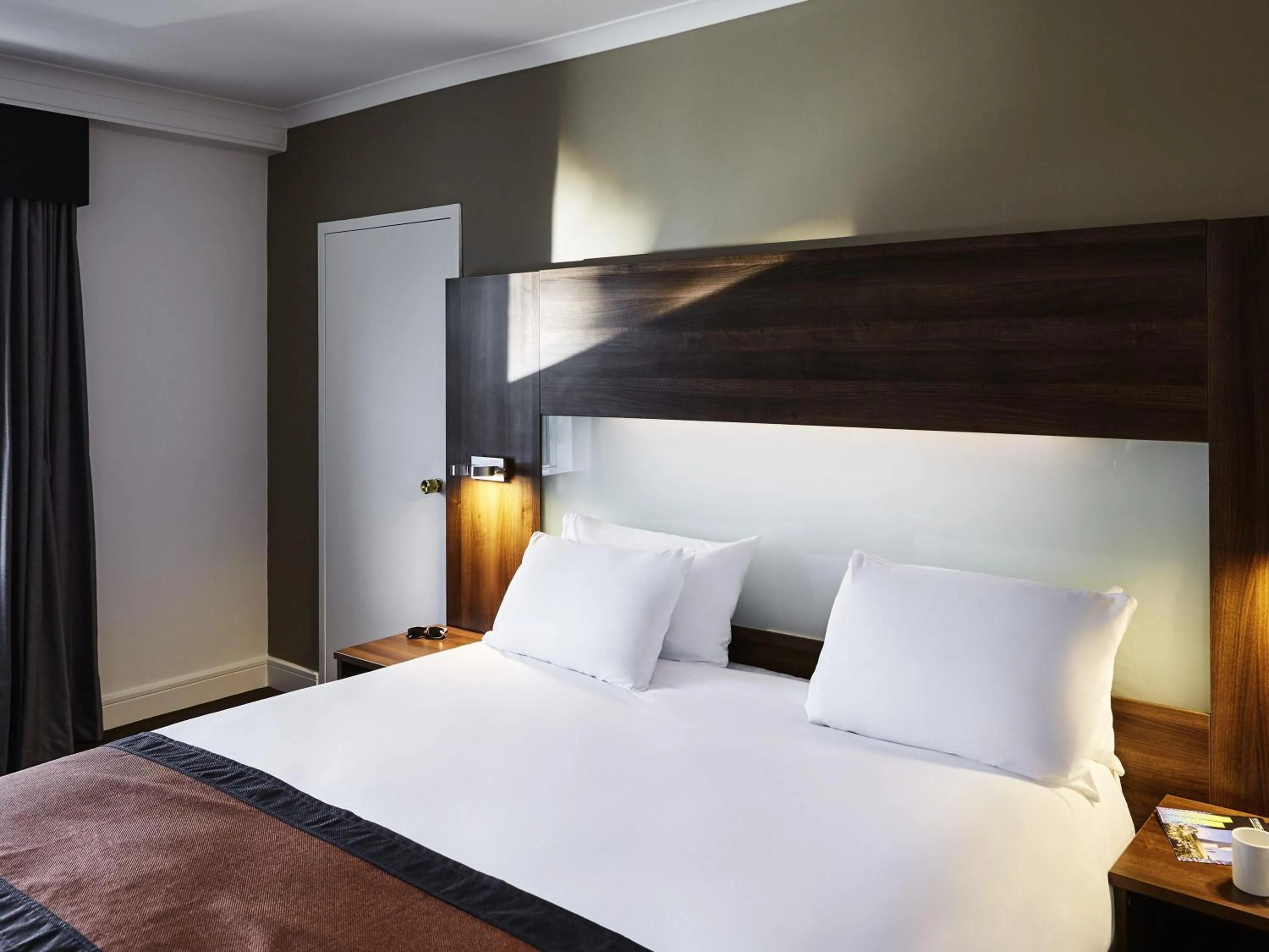 Bedroom, Bed in Mercure St Helens