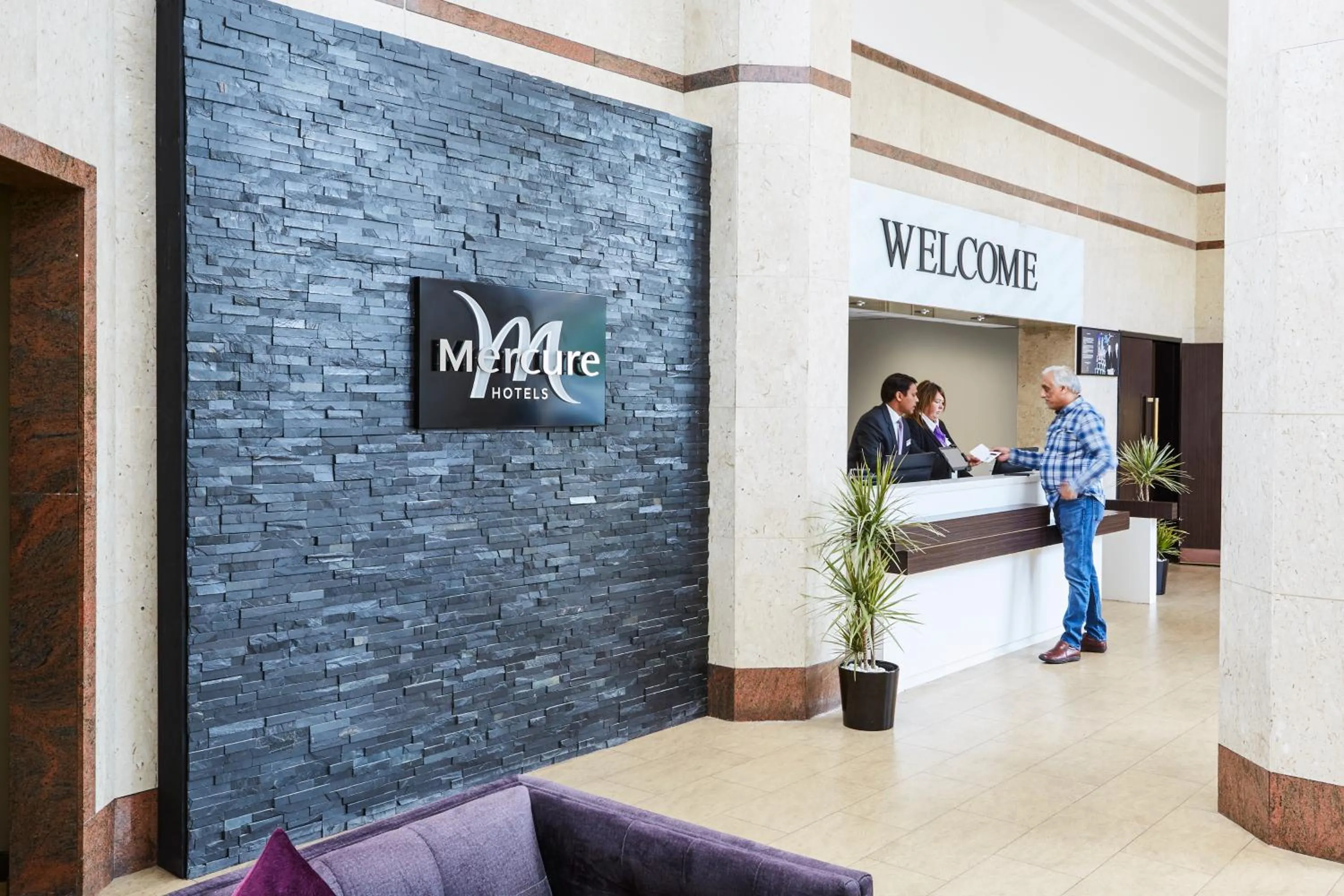 Lobby or reception in Mercure St Helens