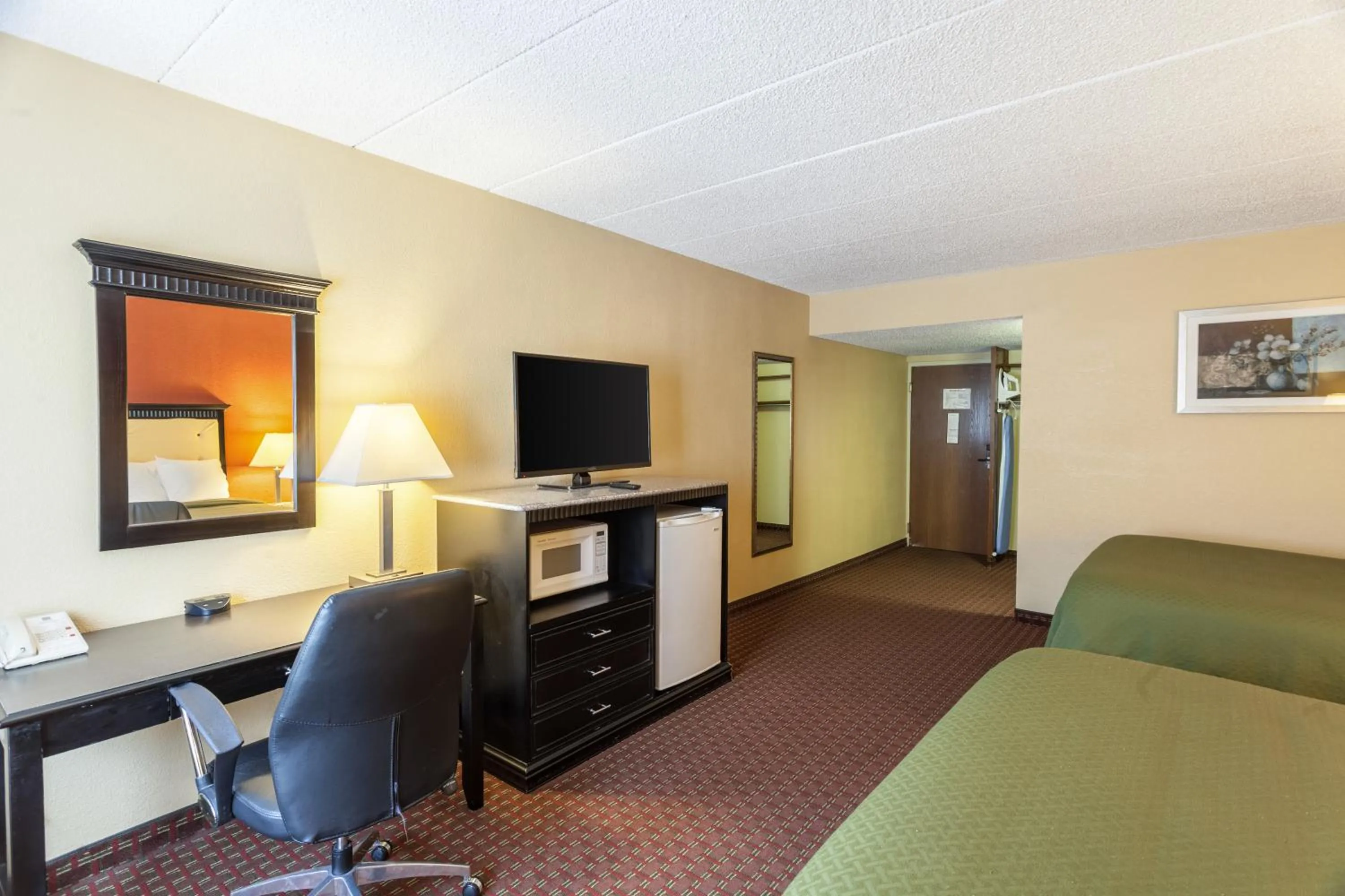 Bedroom, Bed in Quality Inn & Suites Lincoln South