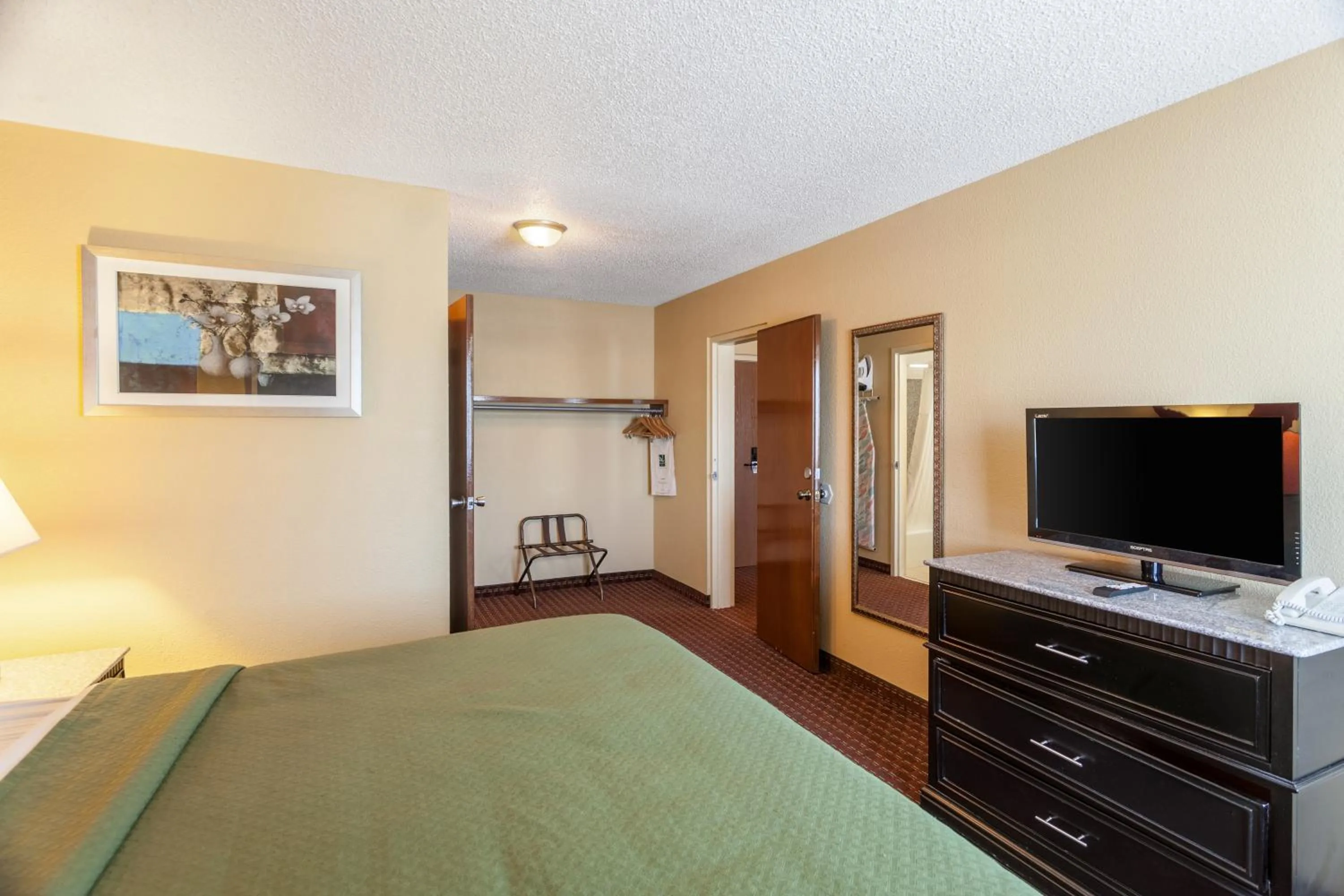 Bedroom, Bed in Quality Inn & Suites Lincoln South