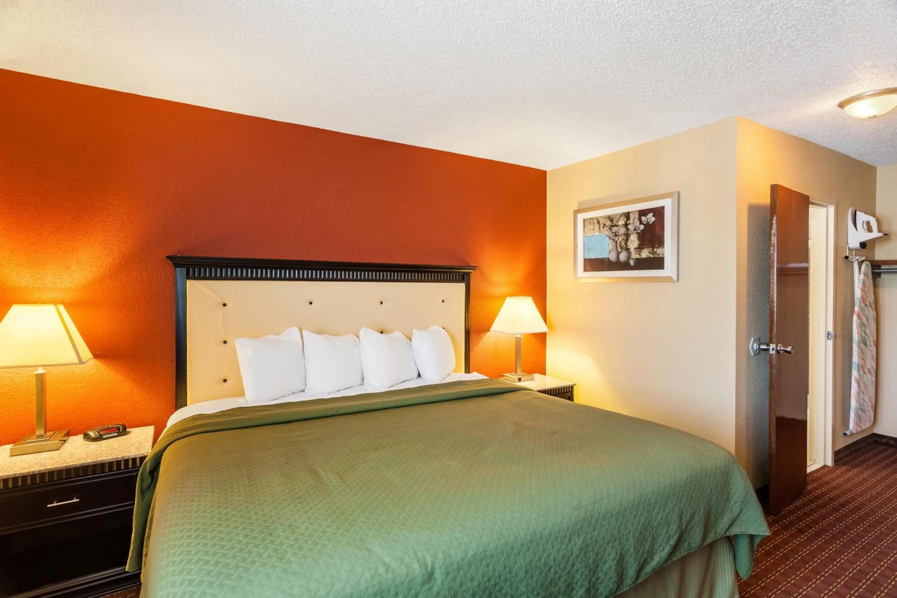 Bedroom, Bed in Quality Inn & Suites Lincoln South