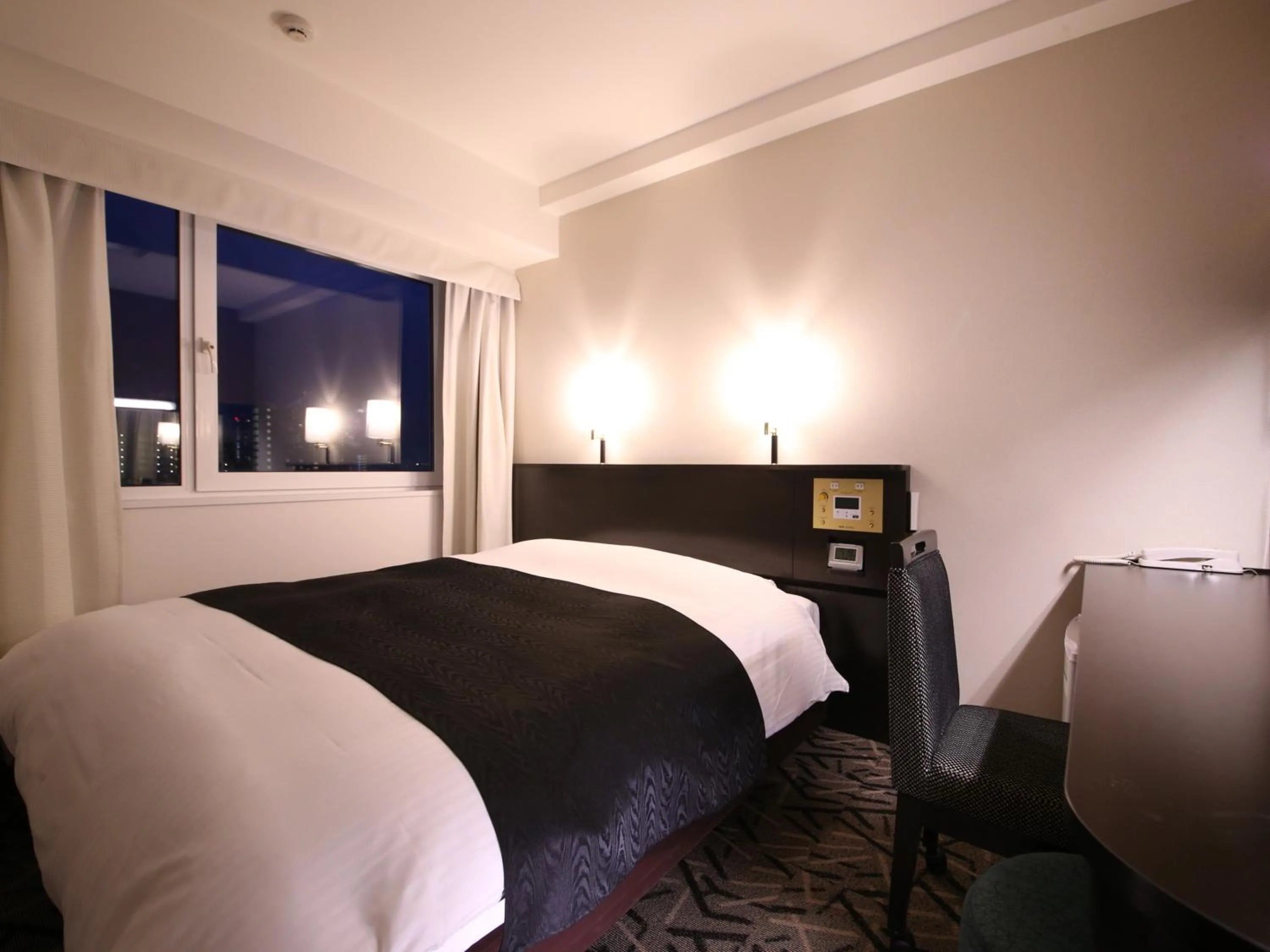 Photo of the whole room, Bed in APA Hotel & Resort Tokyo Bay Makuhari