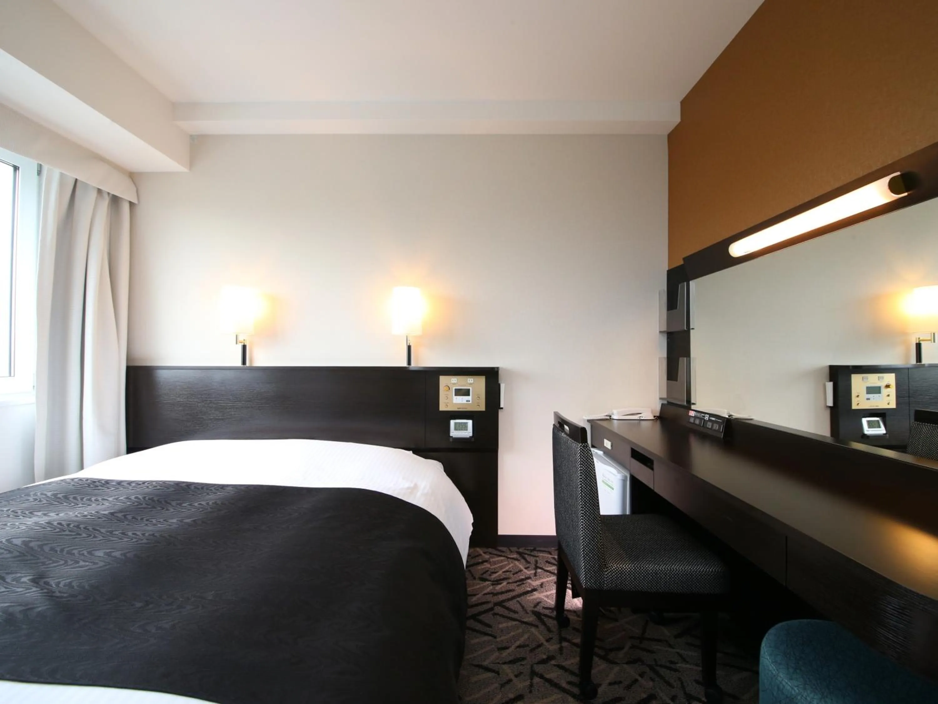 Photo of the whole room, Bed in APA Hotel & Resort Tokyo Bay Makuhari