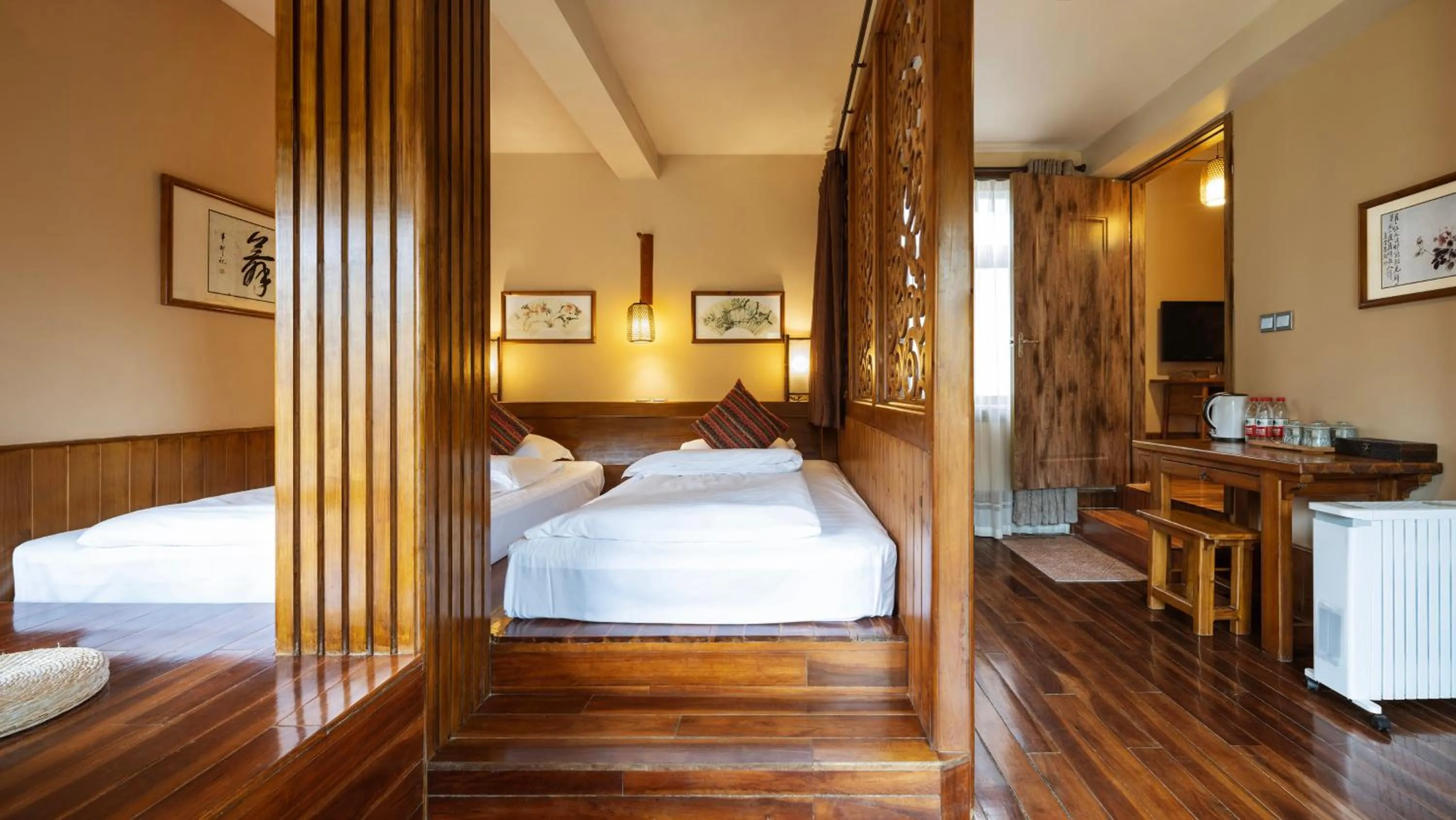 TV and multimedia, Bed in Moondance Boutique Resort