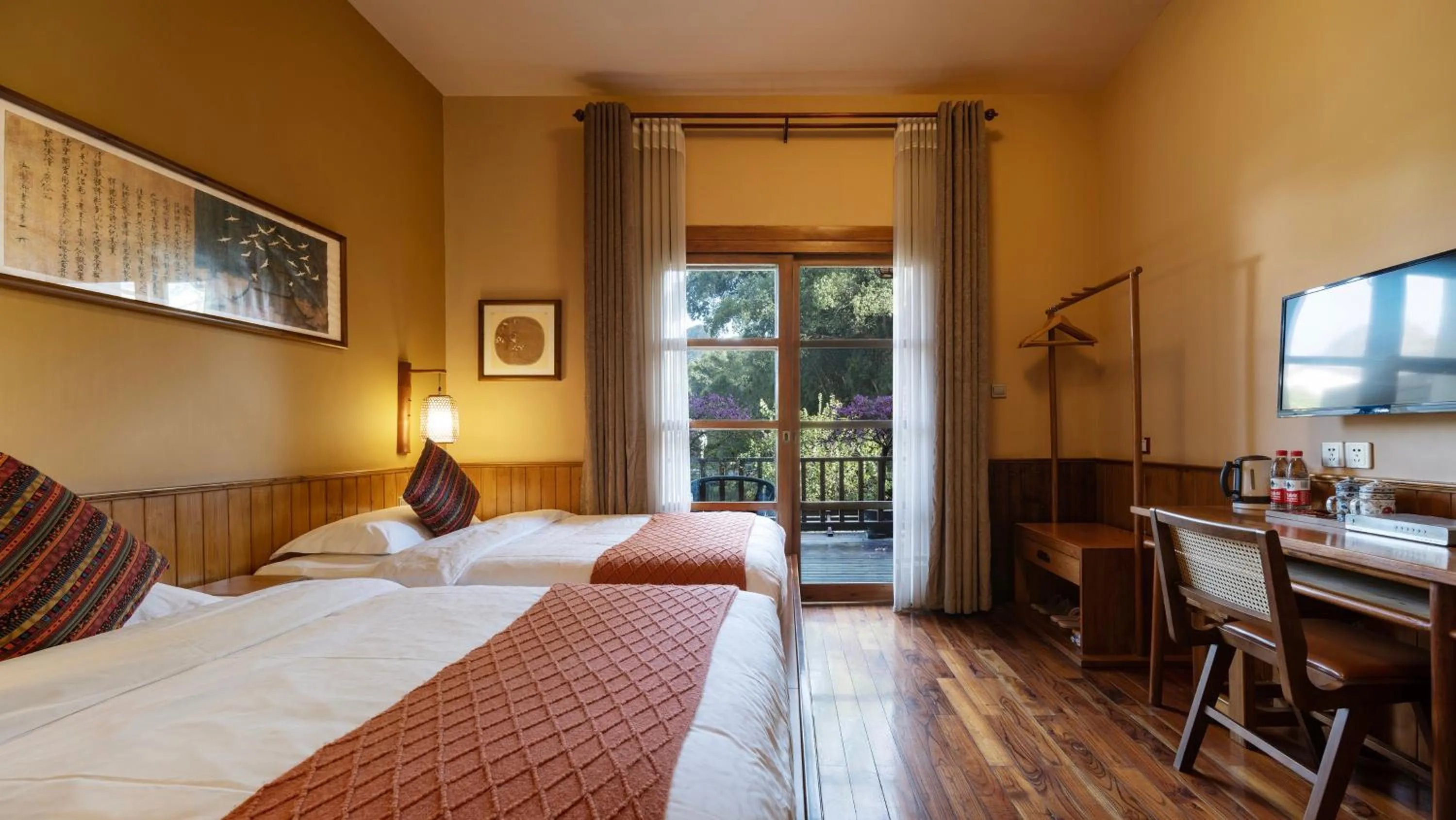 TV and multimedia, Bed in Moondance Boutique Resort