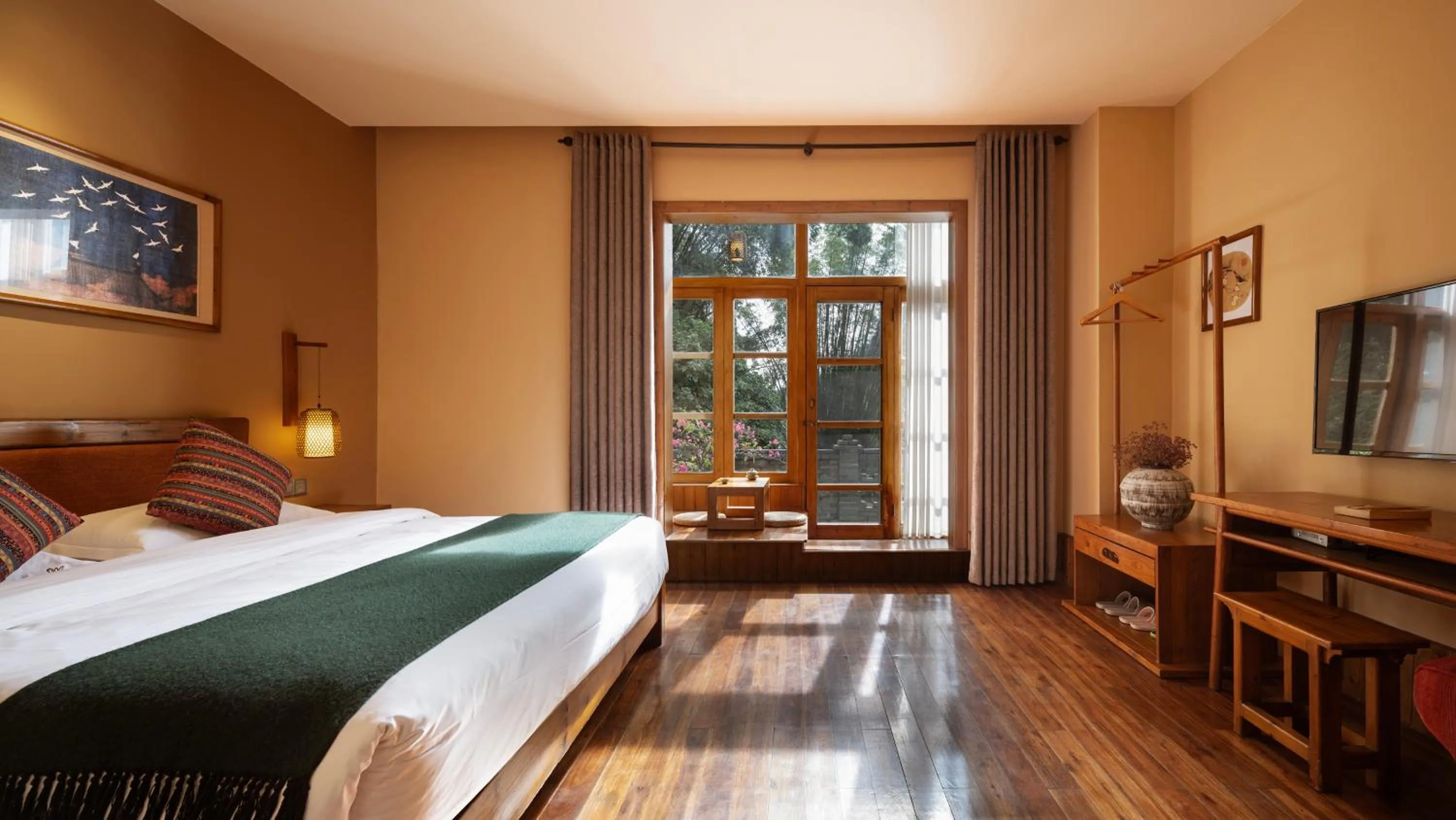 TV and multimedia, Bed in Moondance Boutique Resort