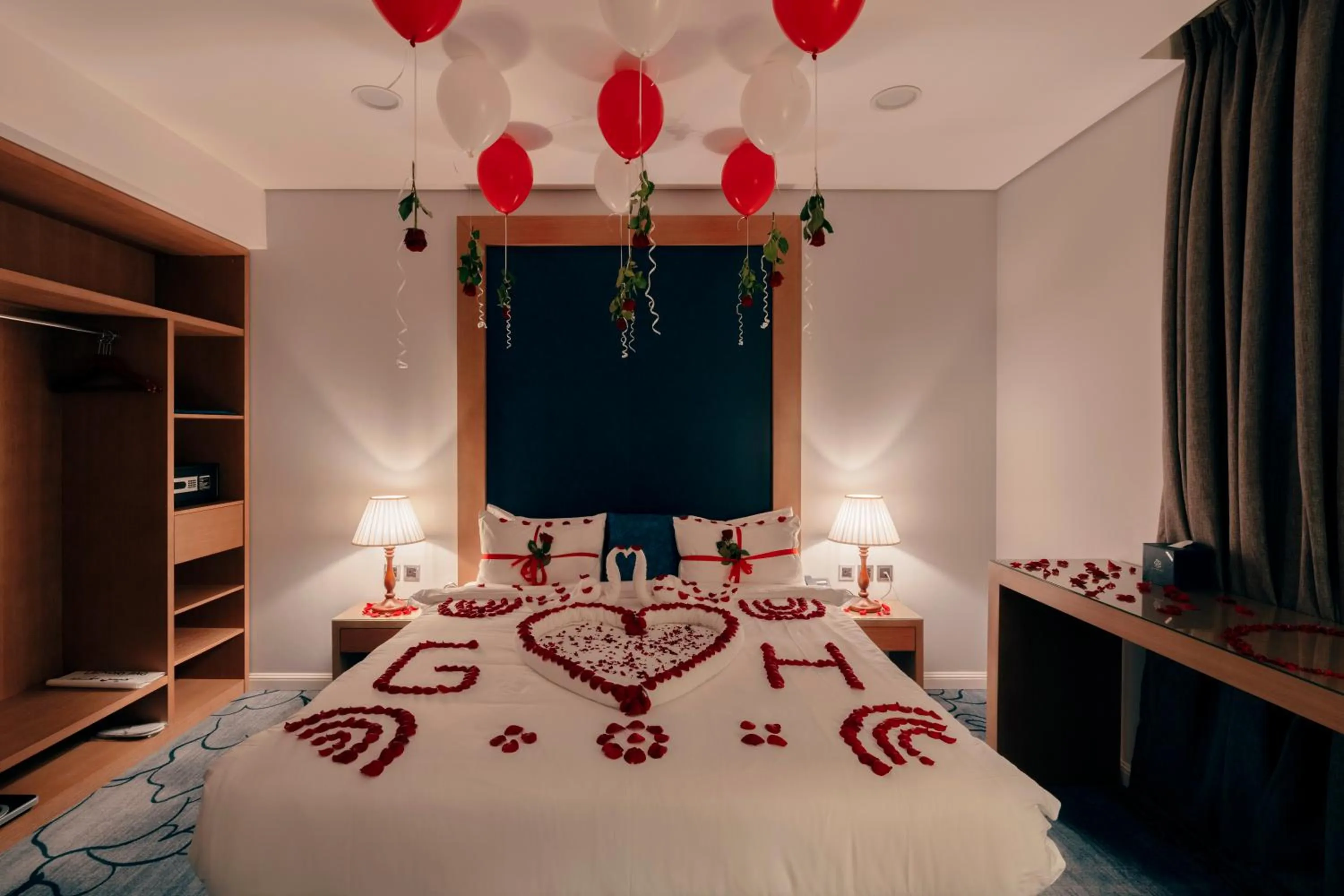 wedding, Bed in Gulanar Hotel