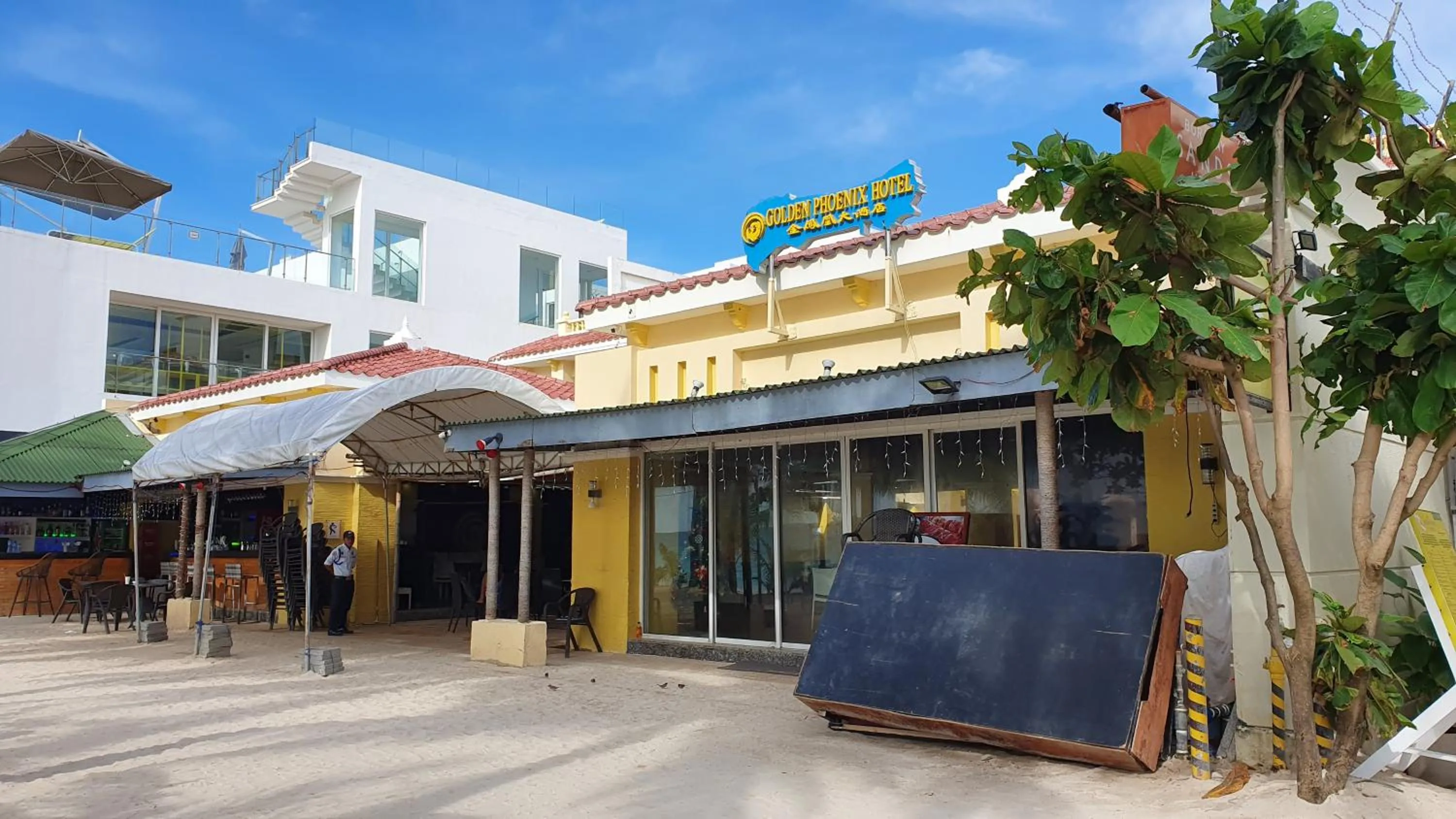 Restaurant/places to eat in Golden Phoenix Hotel Boracay