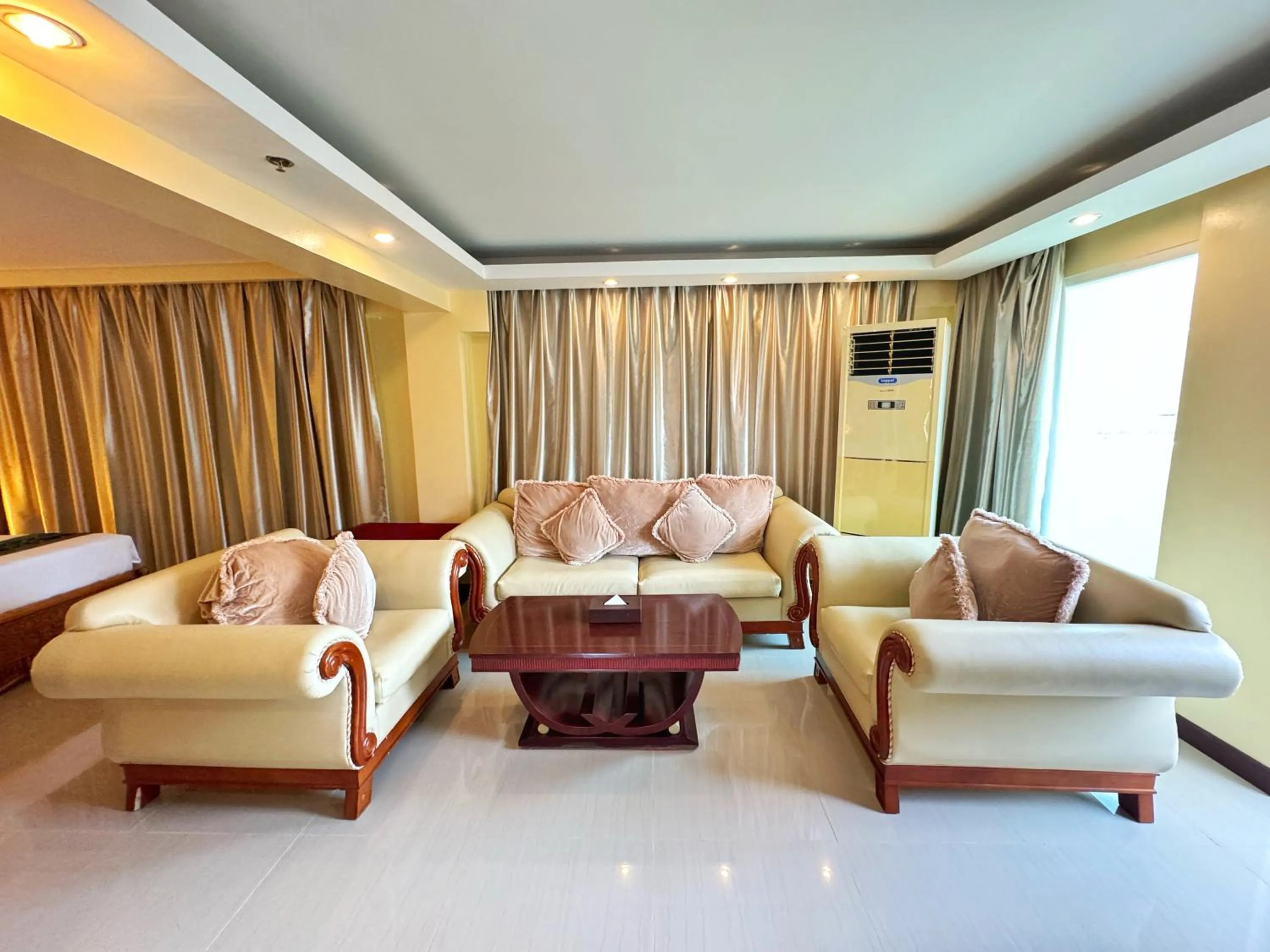 Living room in Golden Phoenix Hotel Boracay