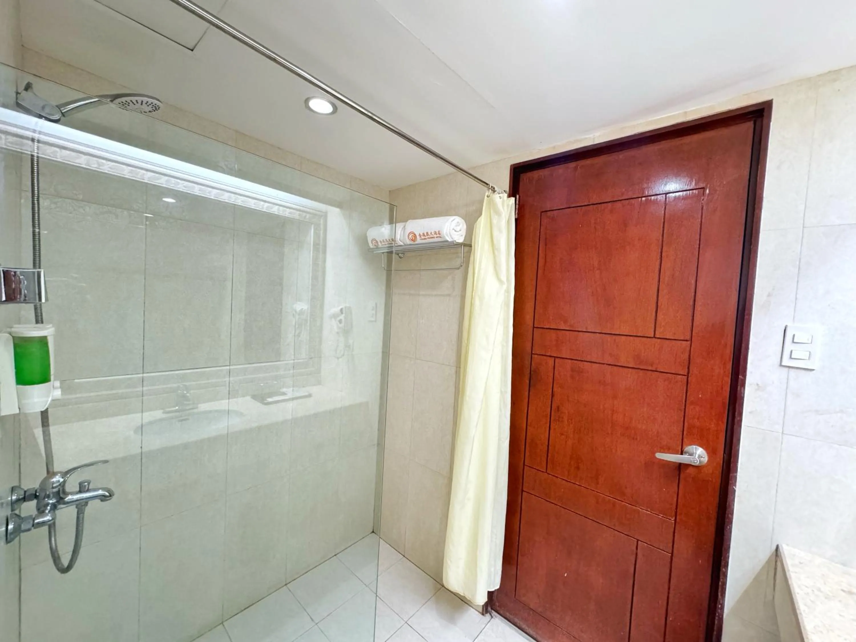 Shower in Golden Phoenix Hotel Boracay