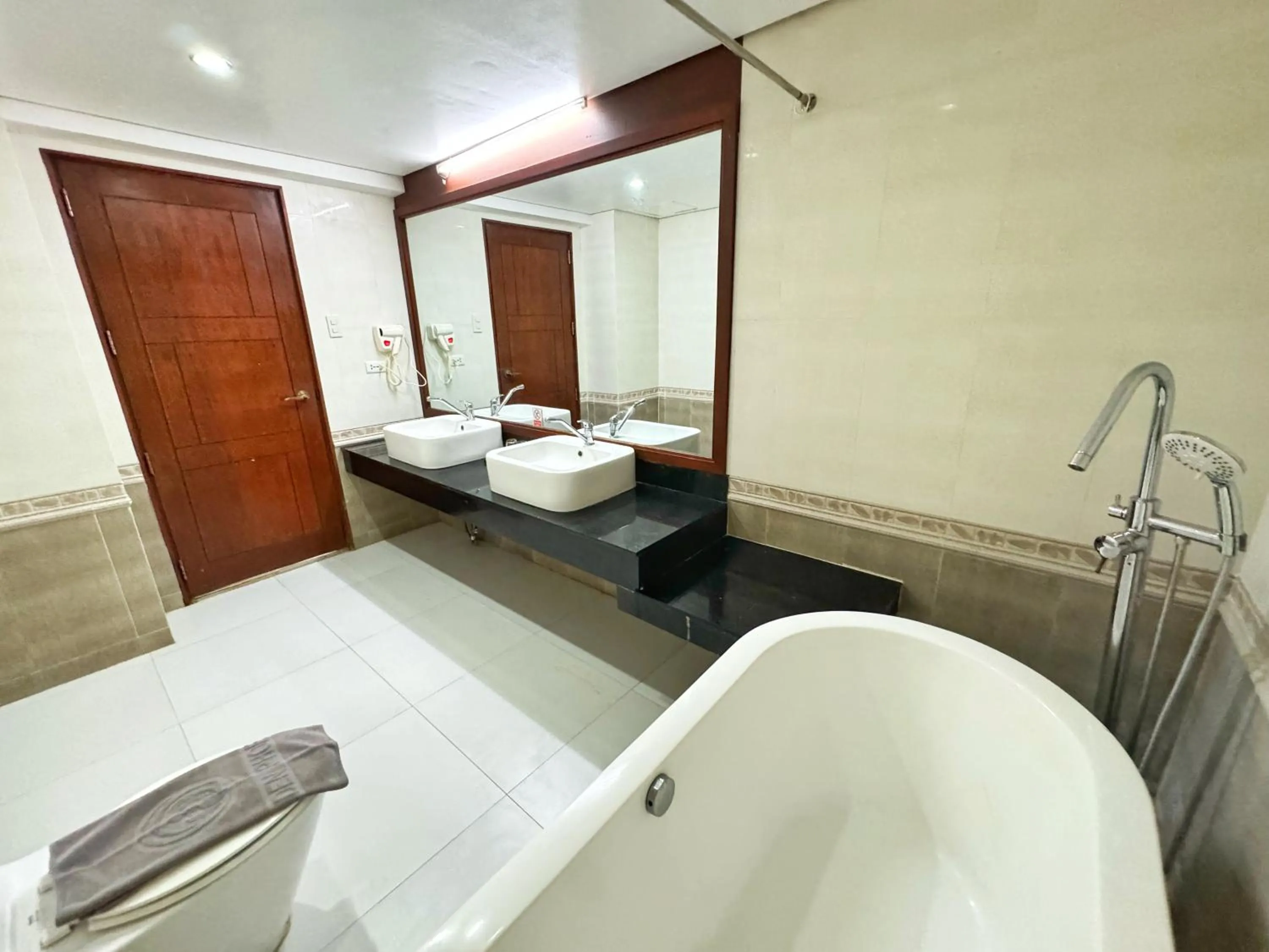 Shower in Golden Phoenix Hotel Boracay