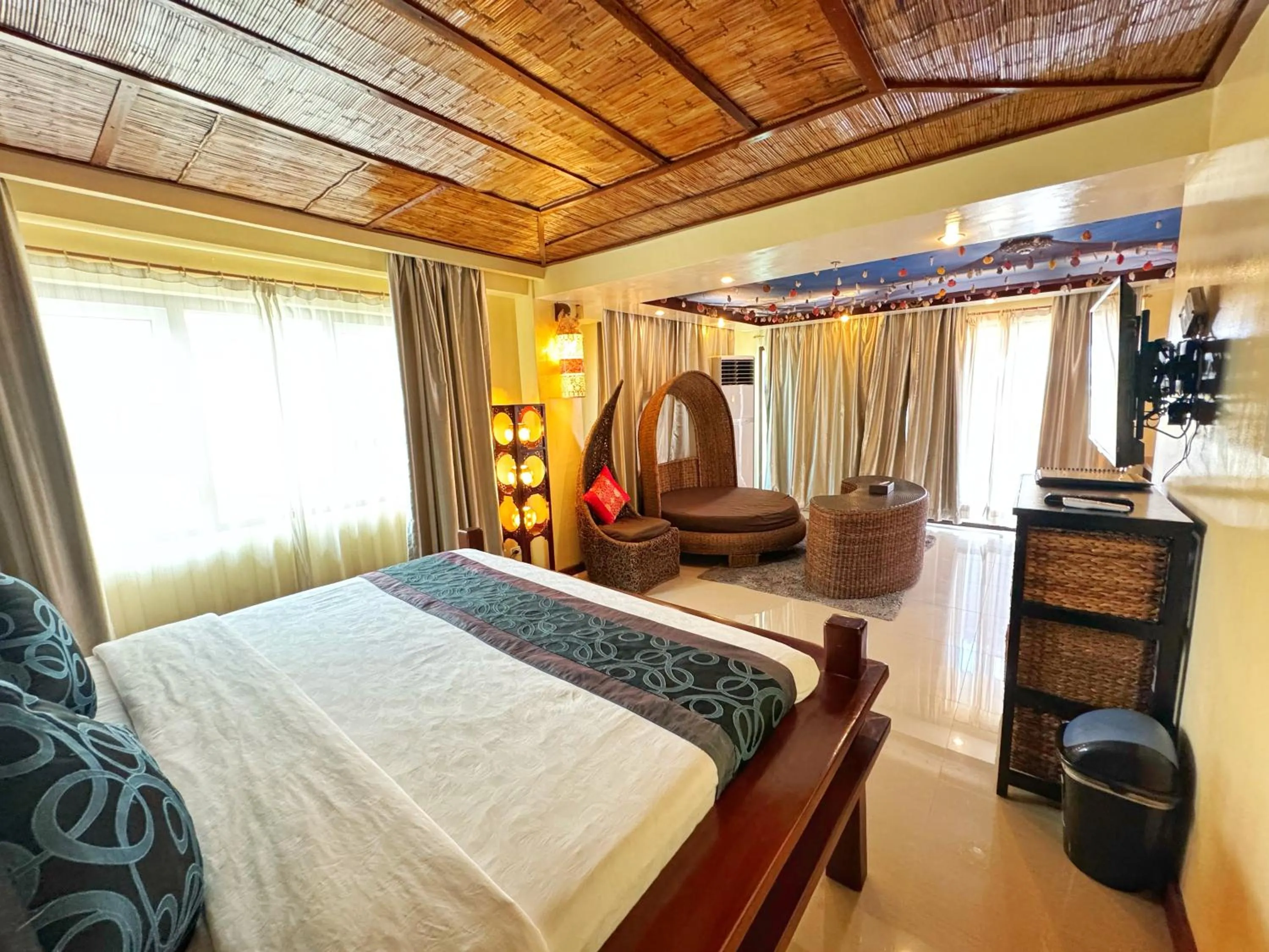 Seating area, Bed in Golden Phoenix Hotel Boracay