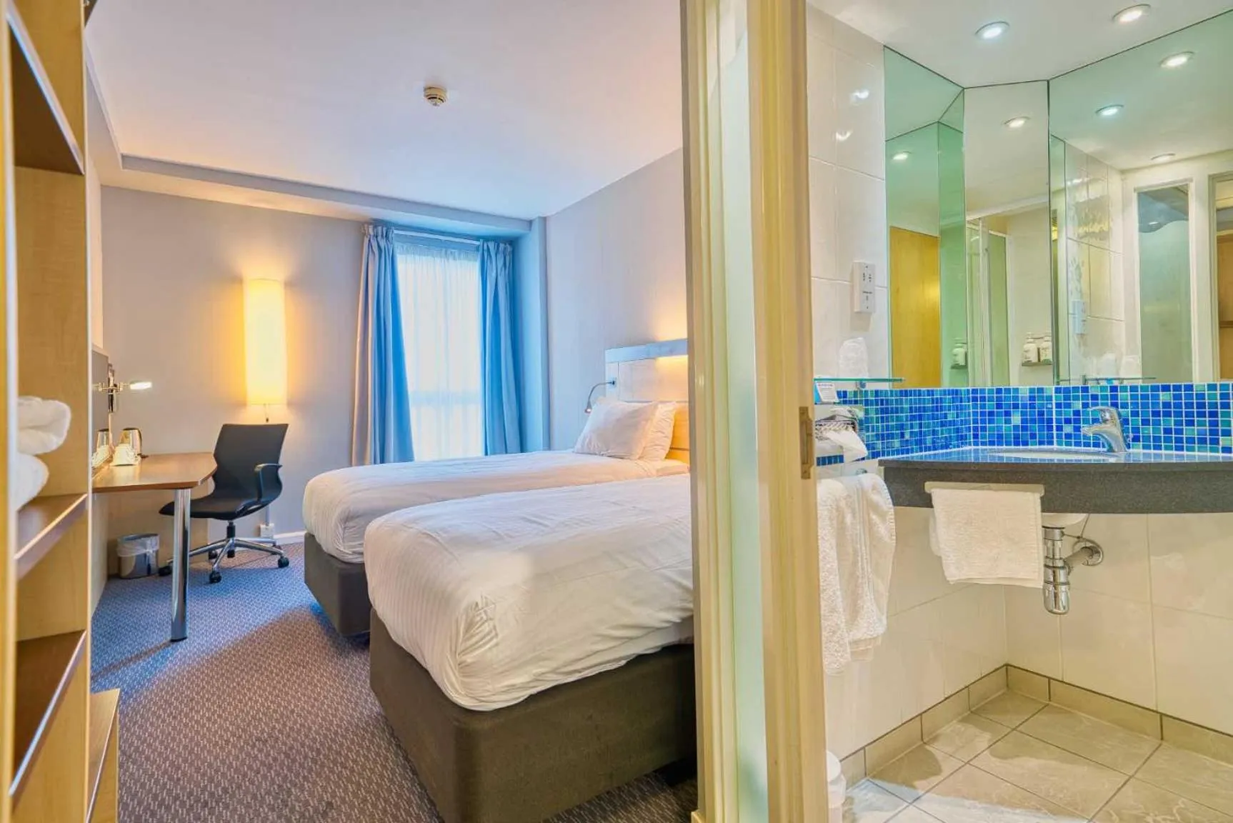 Photo of the whole room, Bed in Holiday Inn Express Hull City Centre by IHG