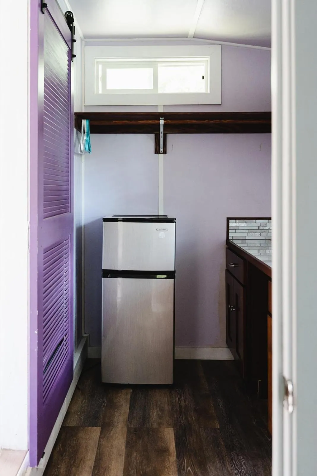 Kitchen or kitchenette in Hawaiian Sanctuary Eco Retreat Center