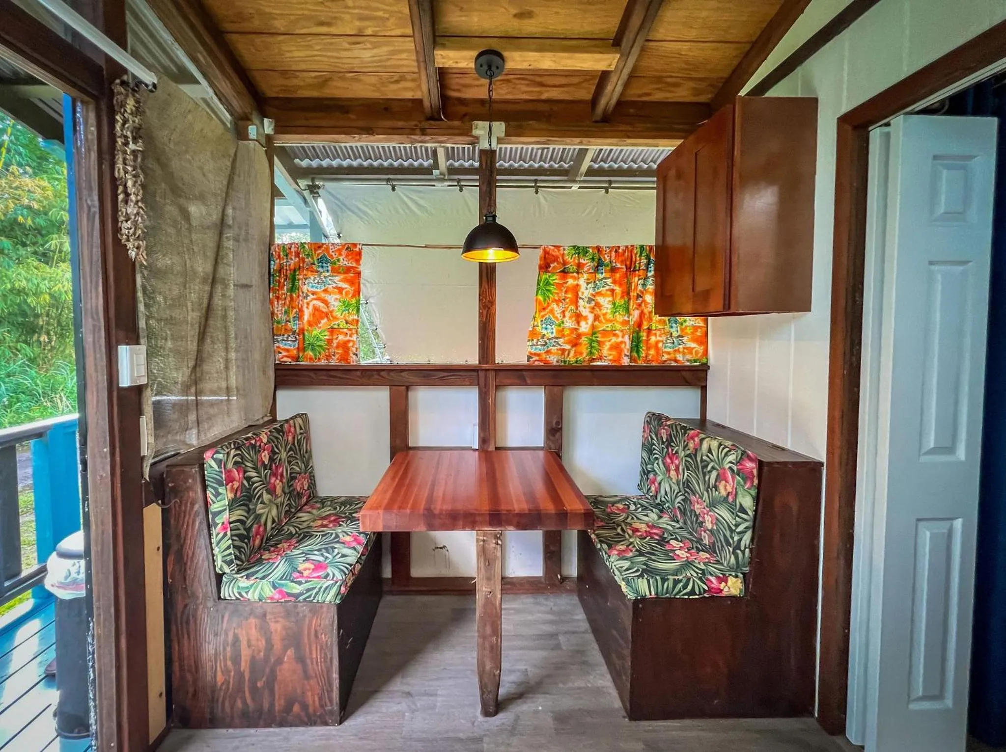 Dining area in Hawaiian Sanctuary Eco Retreat Center