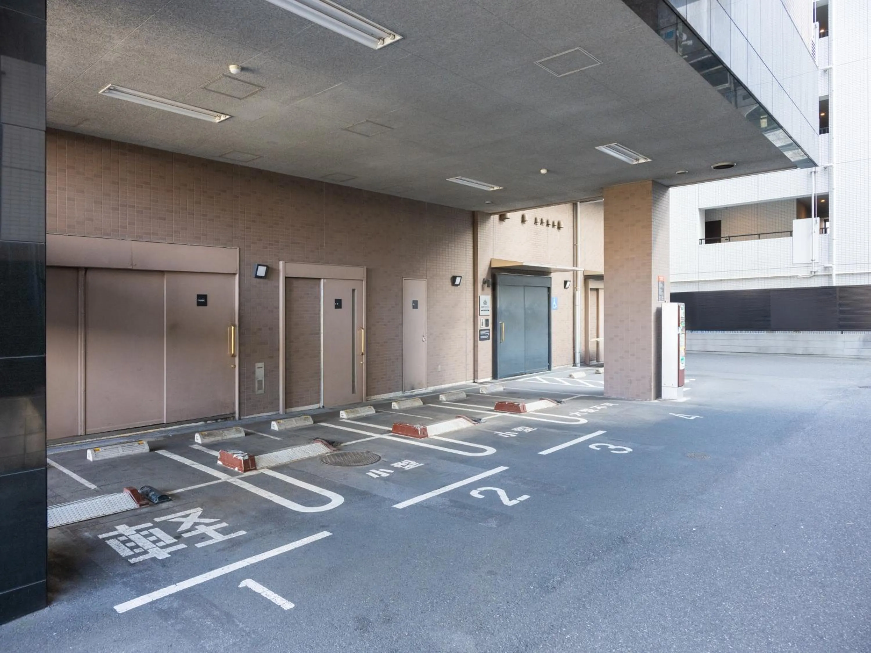 Parking in APA Hotel Nihonbashi Hamacho Ekiminami