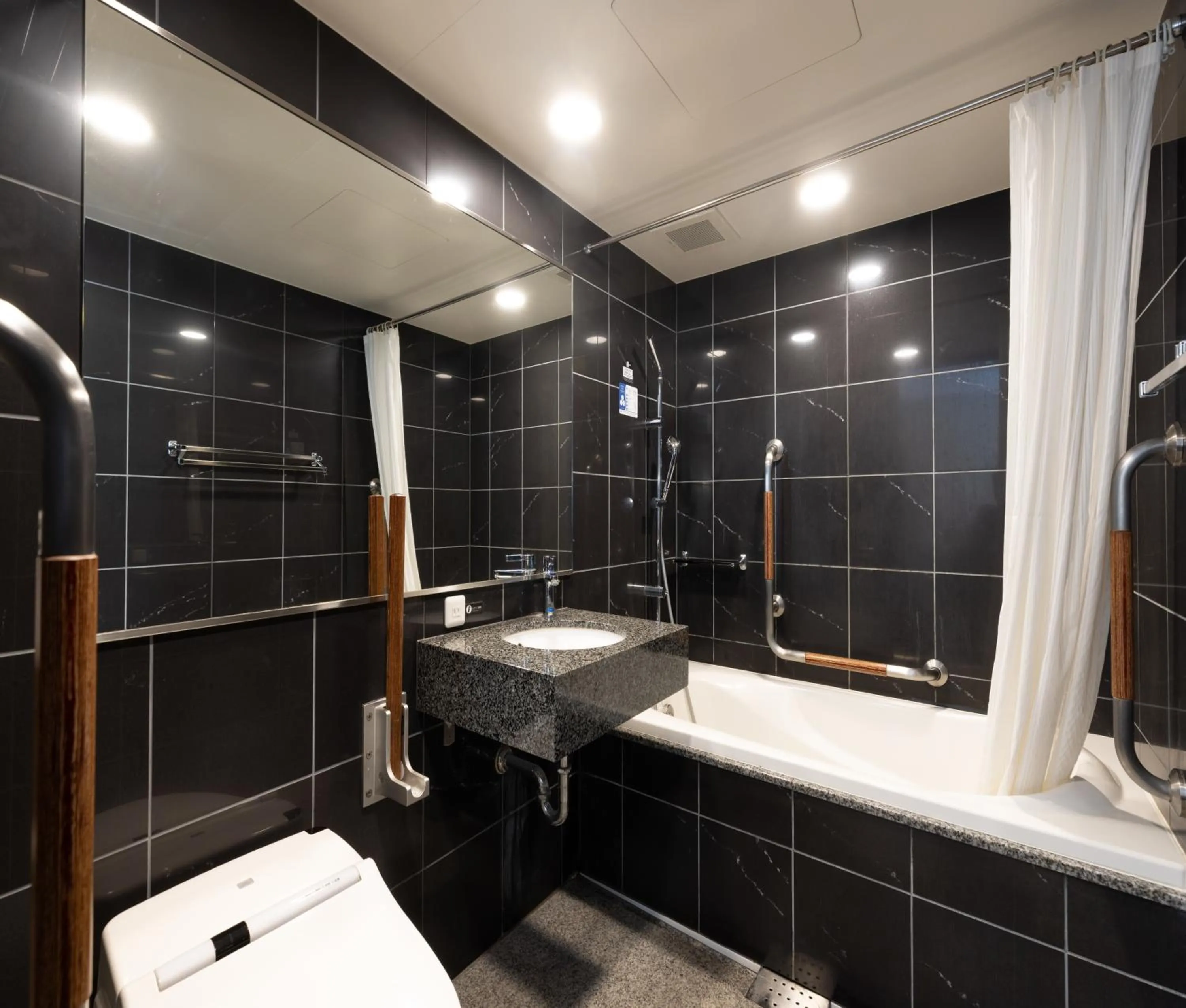 Bathroom in APA Hotel Nihonbashi Hamacho Ekiminami