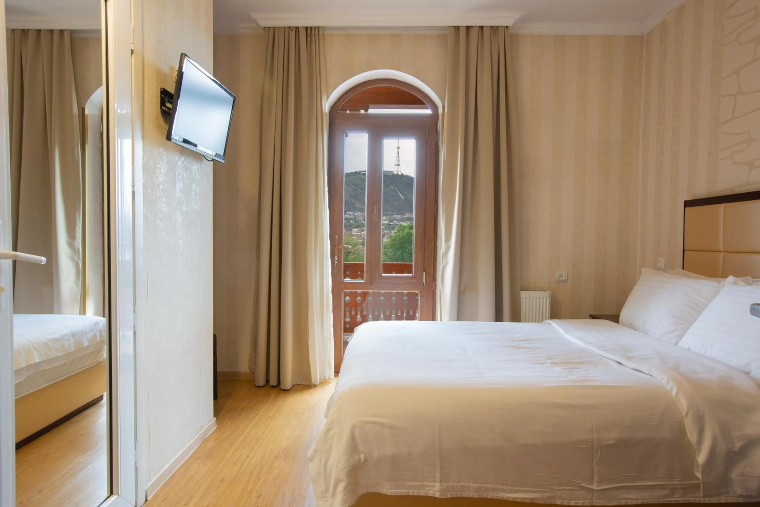 Photo of the whole room in GTM Kapan