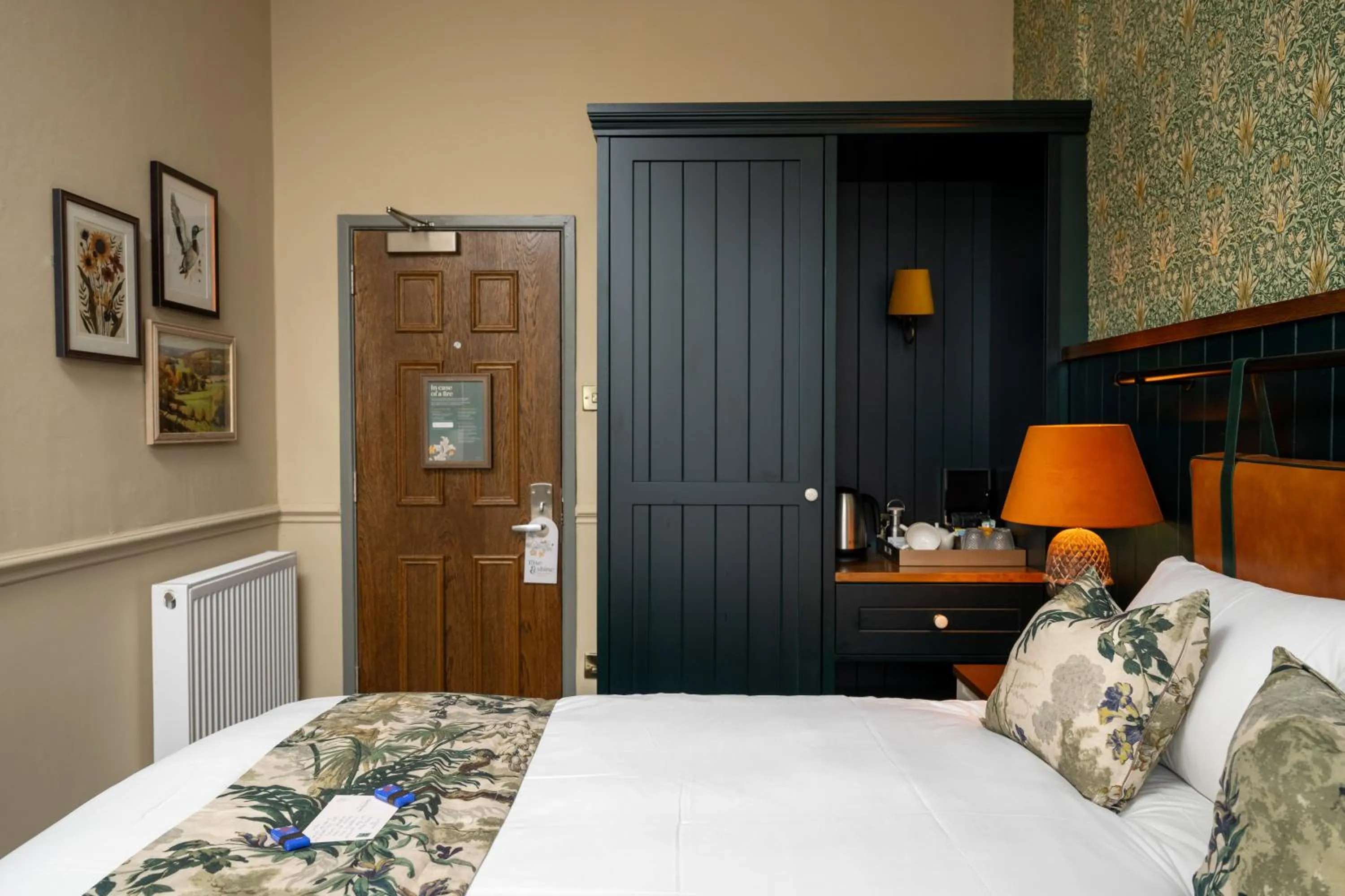 Photo of the whole room, Bed in Himley House by Chef & Brewer Collection