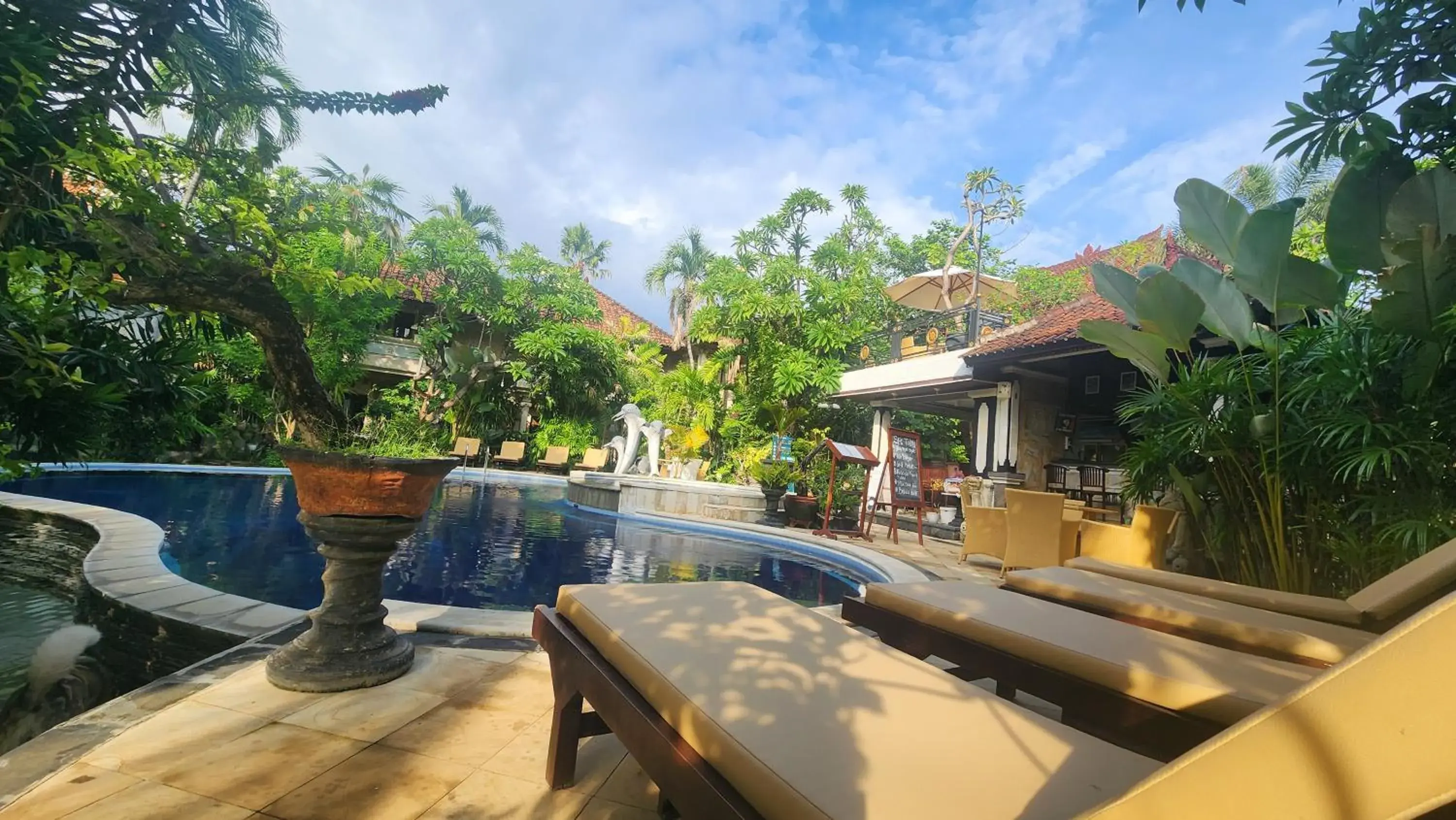 Deluxe Double or Twin Room in Suma Beach Hotel Deluxe Double or Twin Room in Suma Beach Hotel