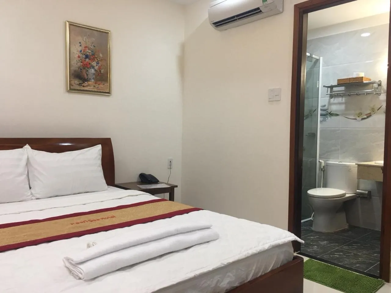 Bedroom, Bed in Biển Ngọc Hotel