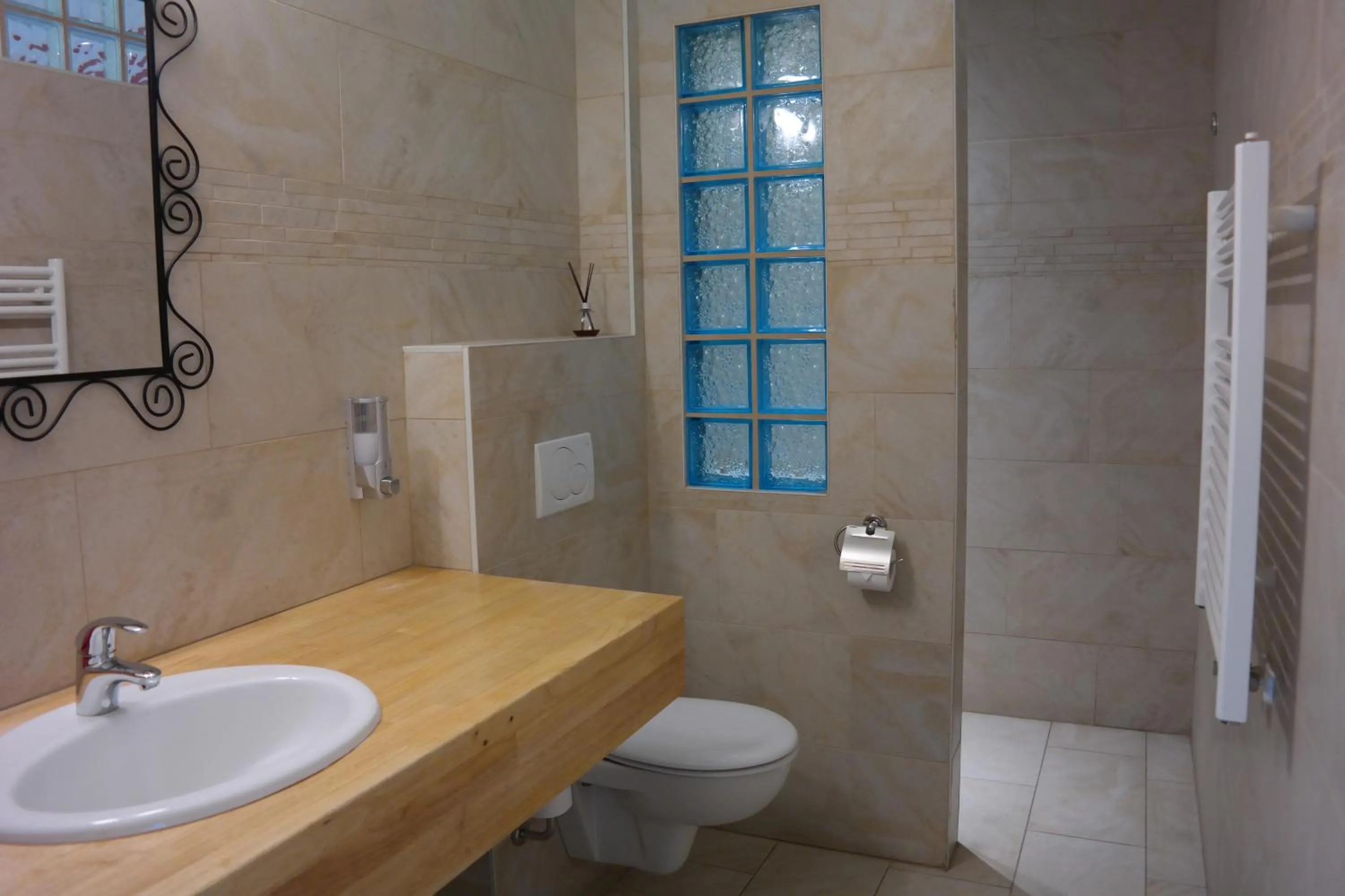 Shower in Country Lodge Hotel Moriaanshoofd