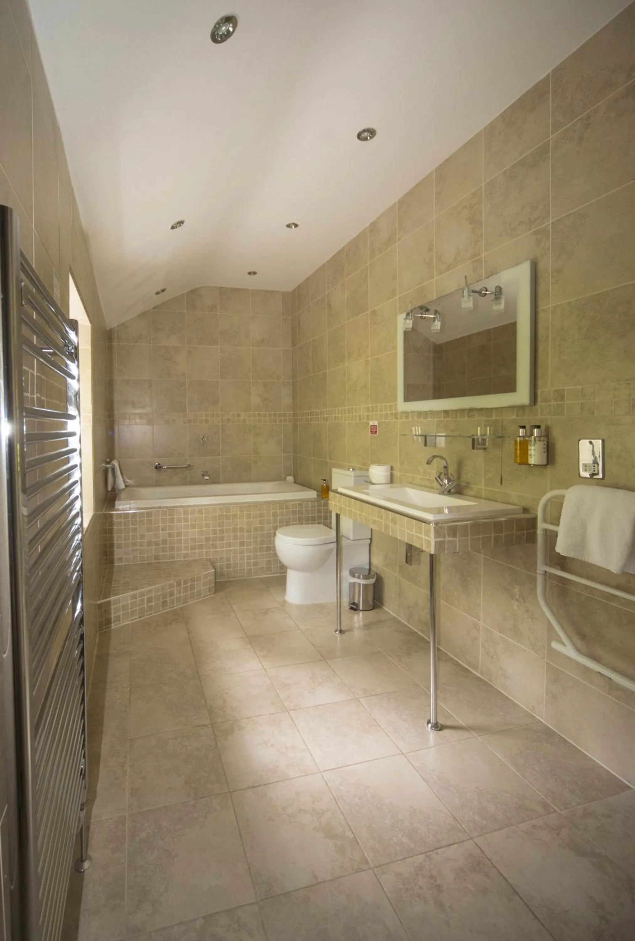 Bathroom in Ravenstone Lodge Country House Hotel
