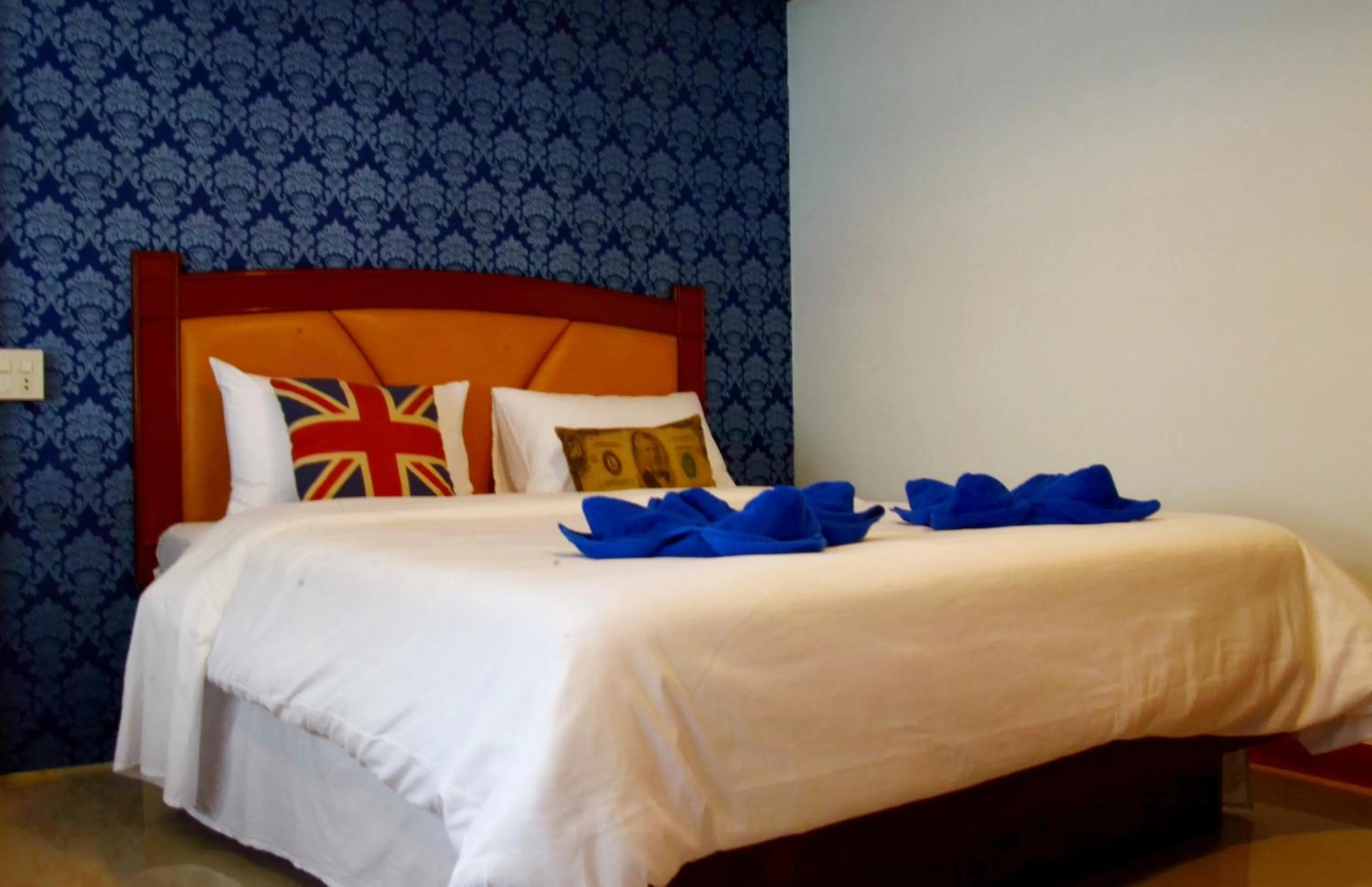 Photo of the whole room in At Bangkok Hotel