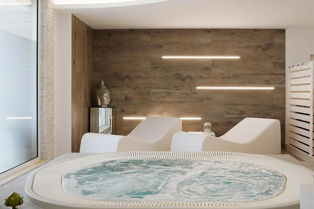 Hot Tub in San Lorenzo Boutique Hotel & SPA