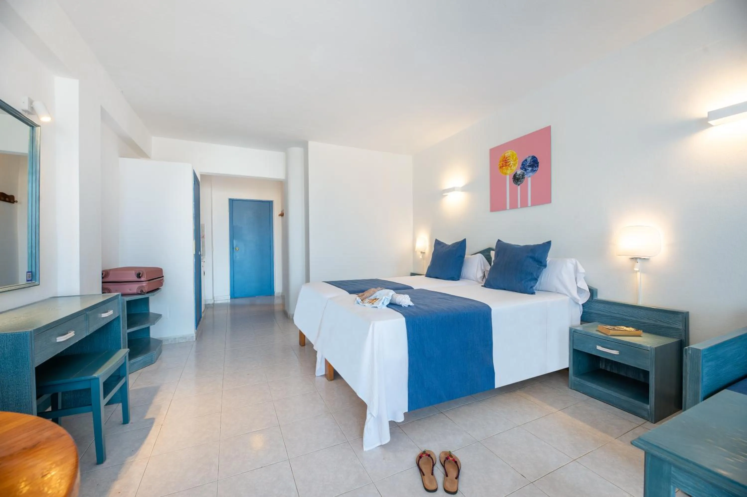 Photo of the whole room, Bed in Hotel Apartamentos Vibra Central City - Adults only