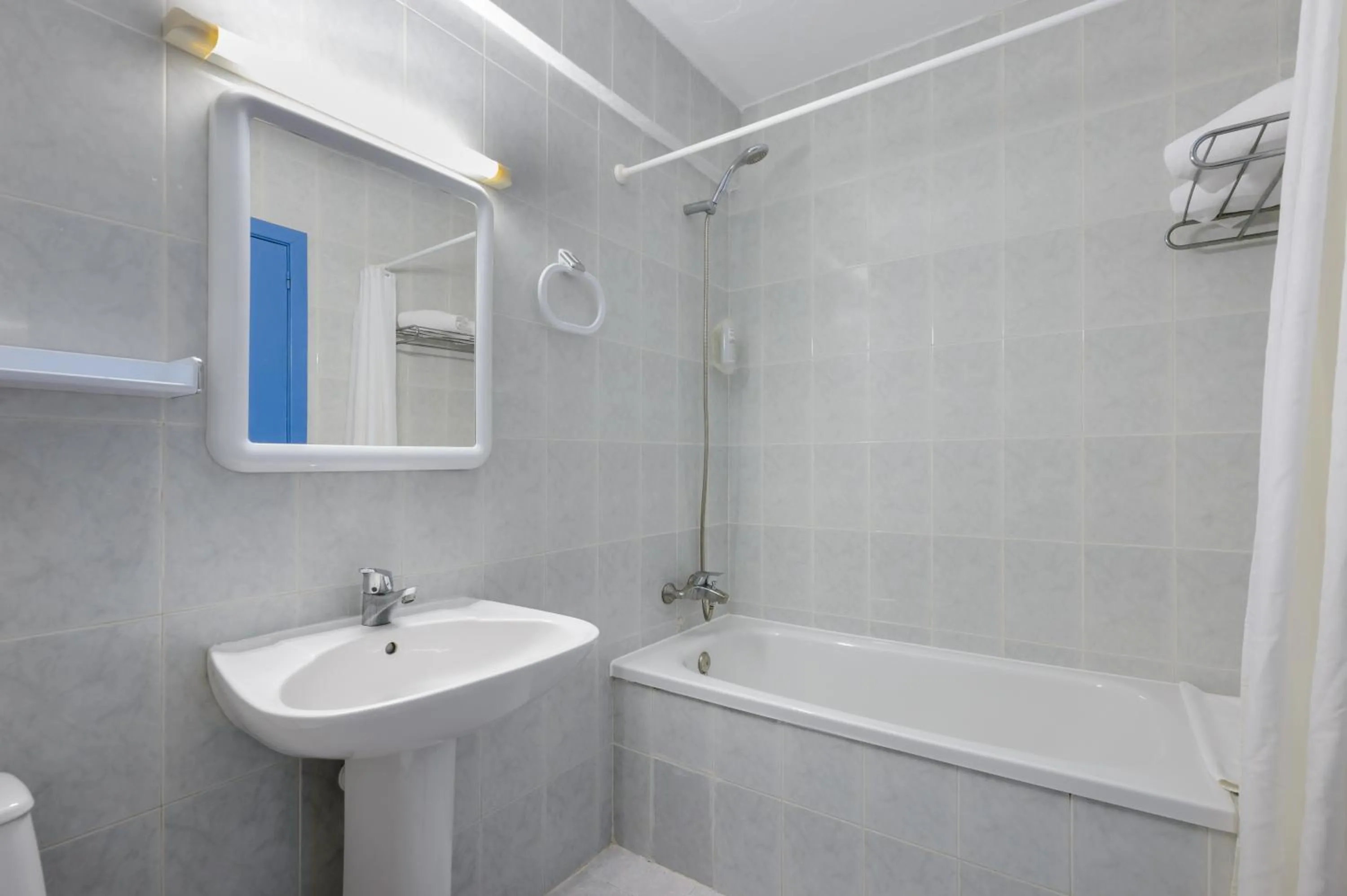 Bathroom in Hotel Apartamentos Vibra Central City - Adults only