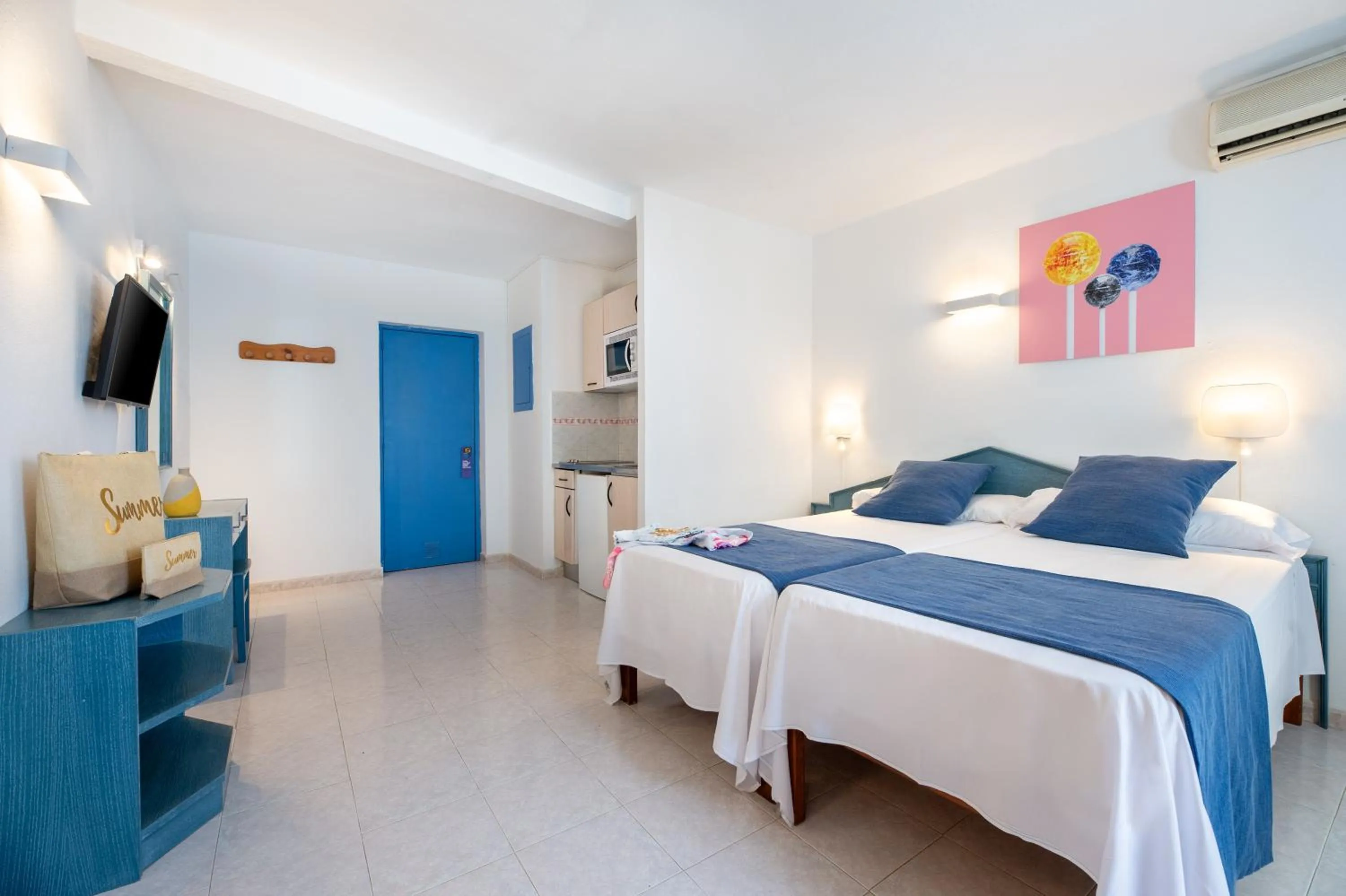 Photo of the whole room, Bed in Hotel Apartamentos Vibra Central City - Adults only