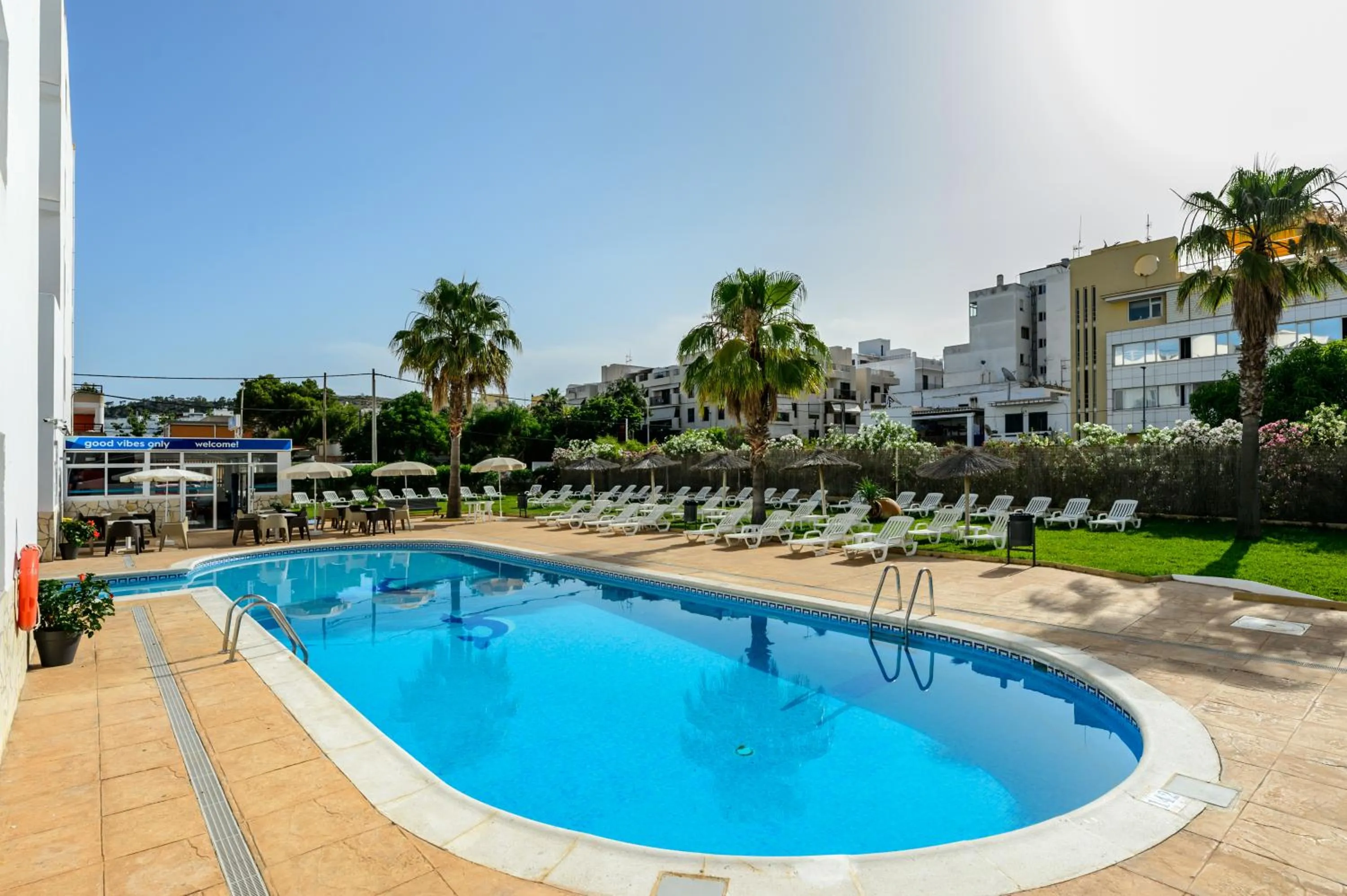 Swimming pool in Hotel Apartamentos Vibra Central City - Adults only