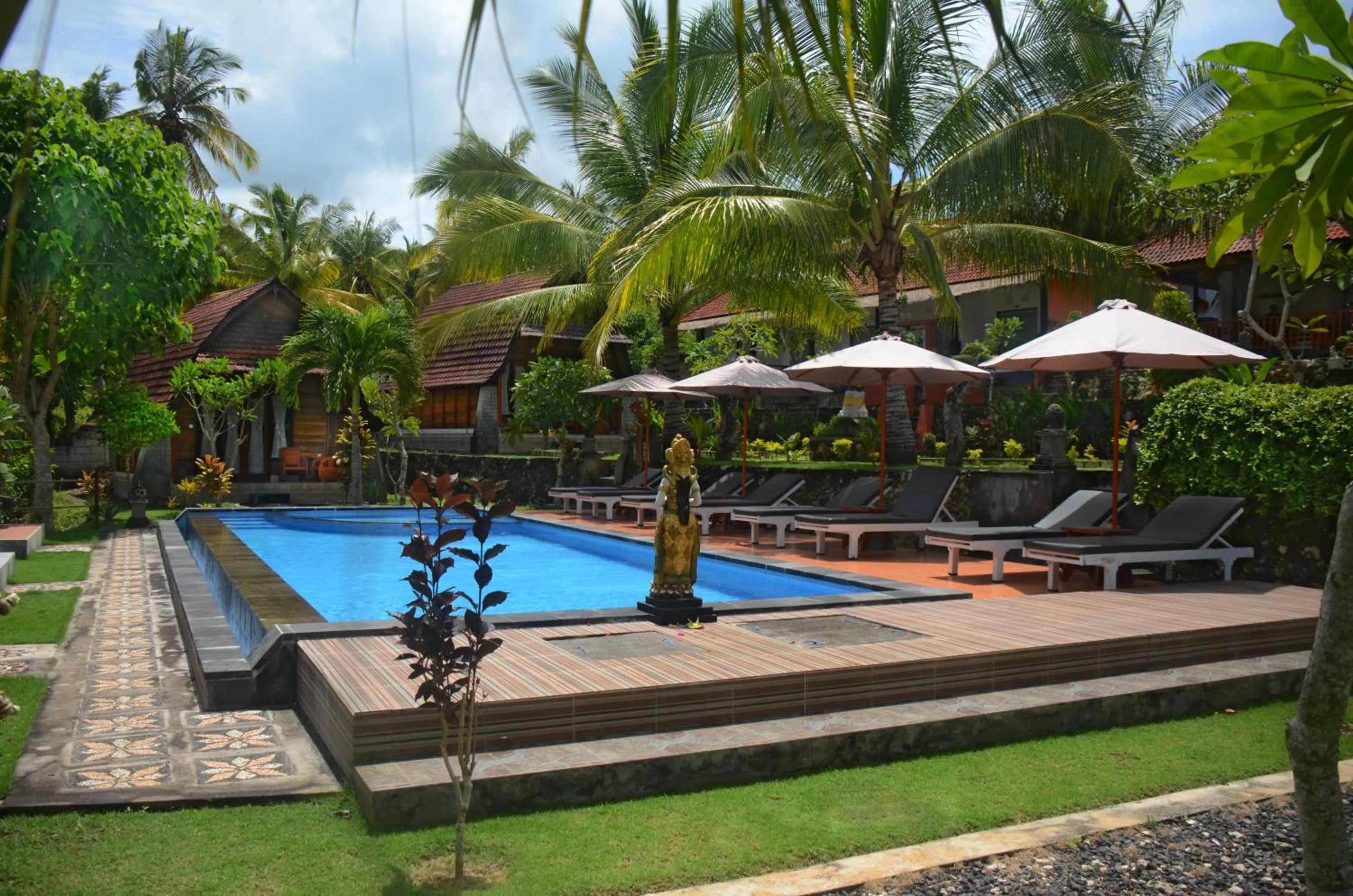 Swimming pool in Mamaras Guest House