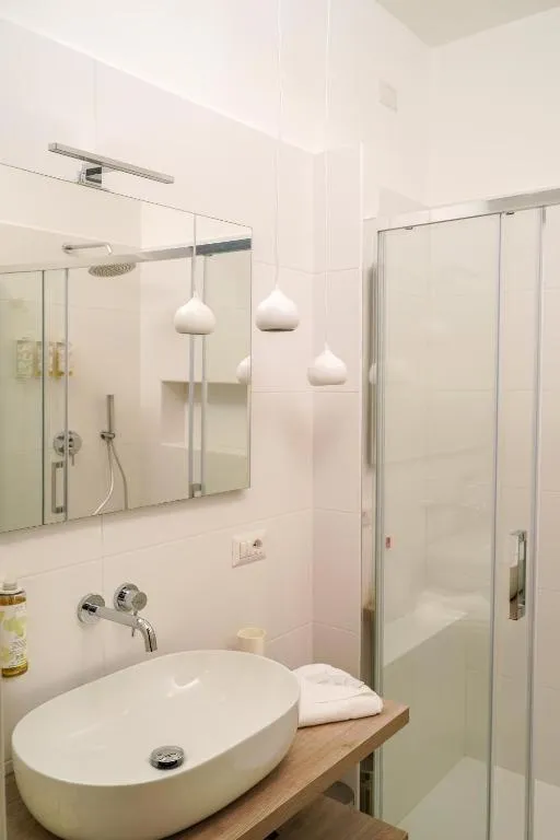 Shower in Smy Civico Zero