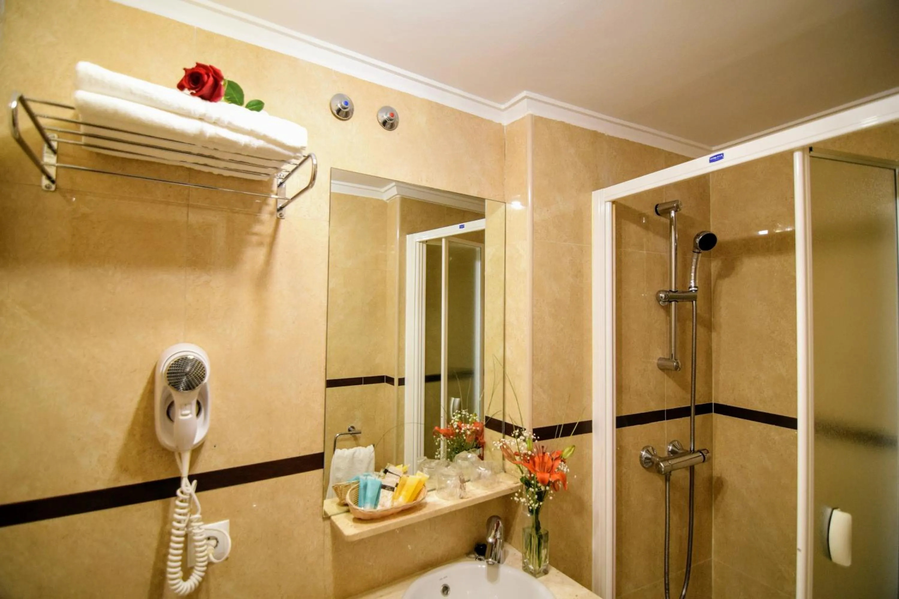 Bathroom in Hospedium Plaza Mayor Salamanca