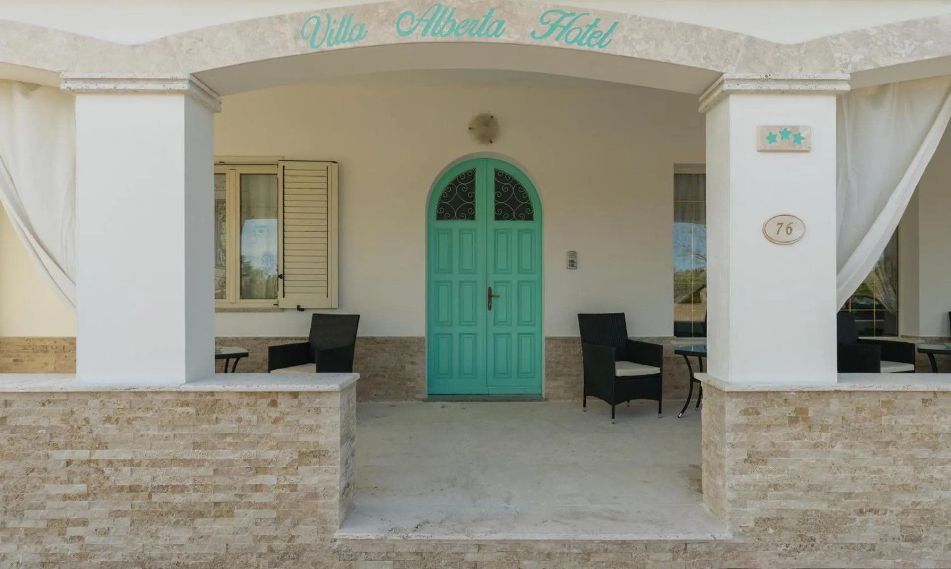 Facade/entrance in Villa Alberta Hotel