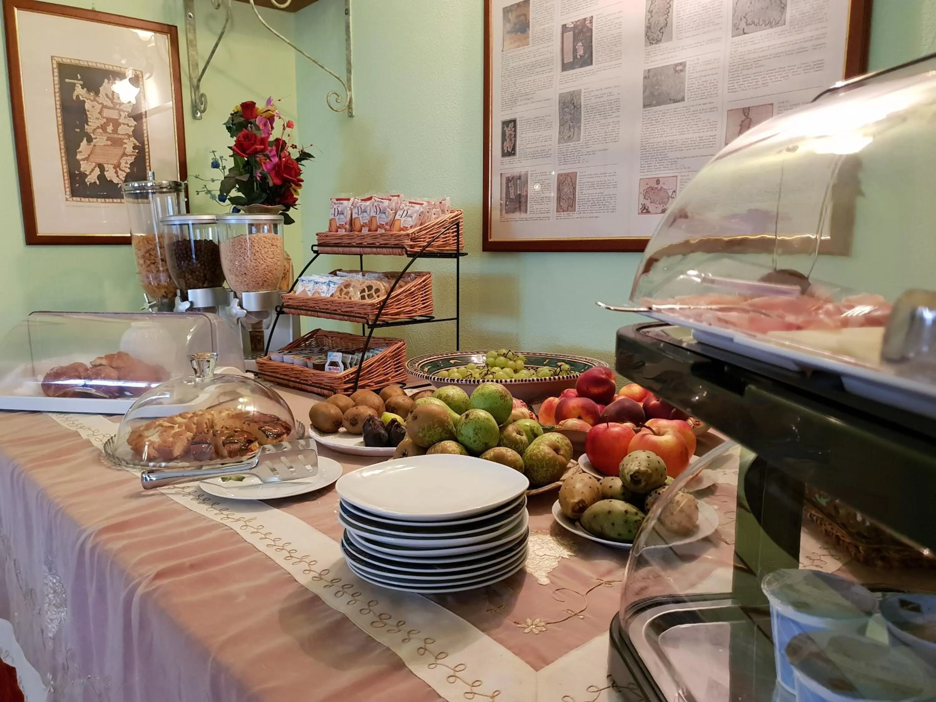 Breakfast in Villa Alberta Hotel