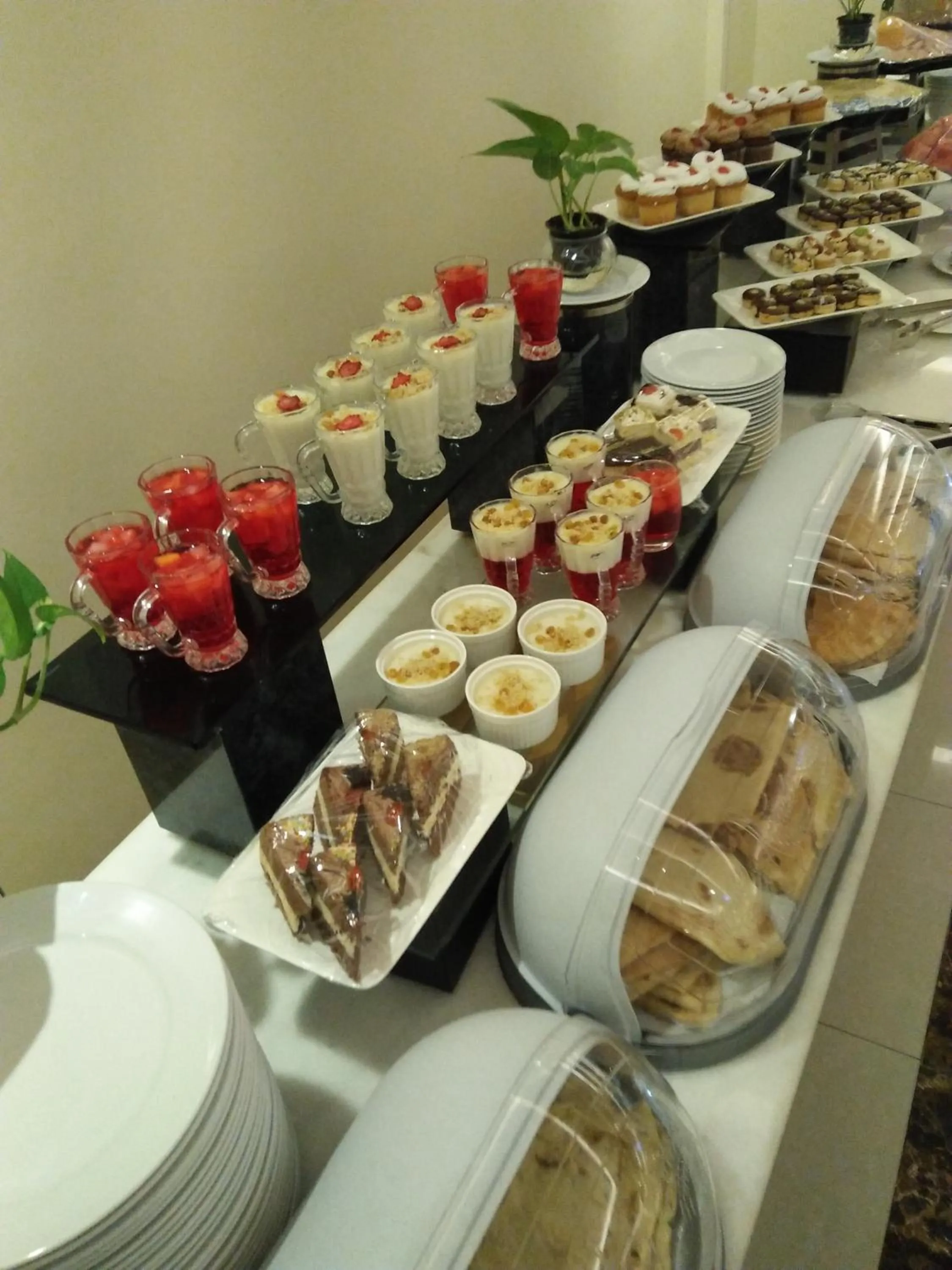 Food and drinks in Golden Dune Hotel Turaif