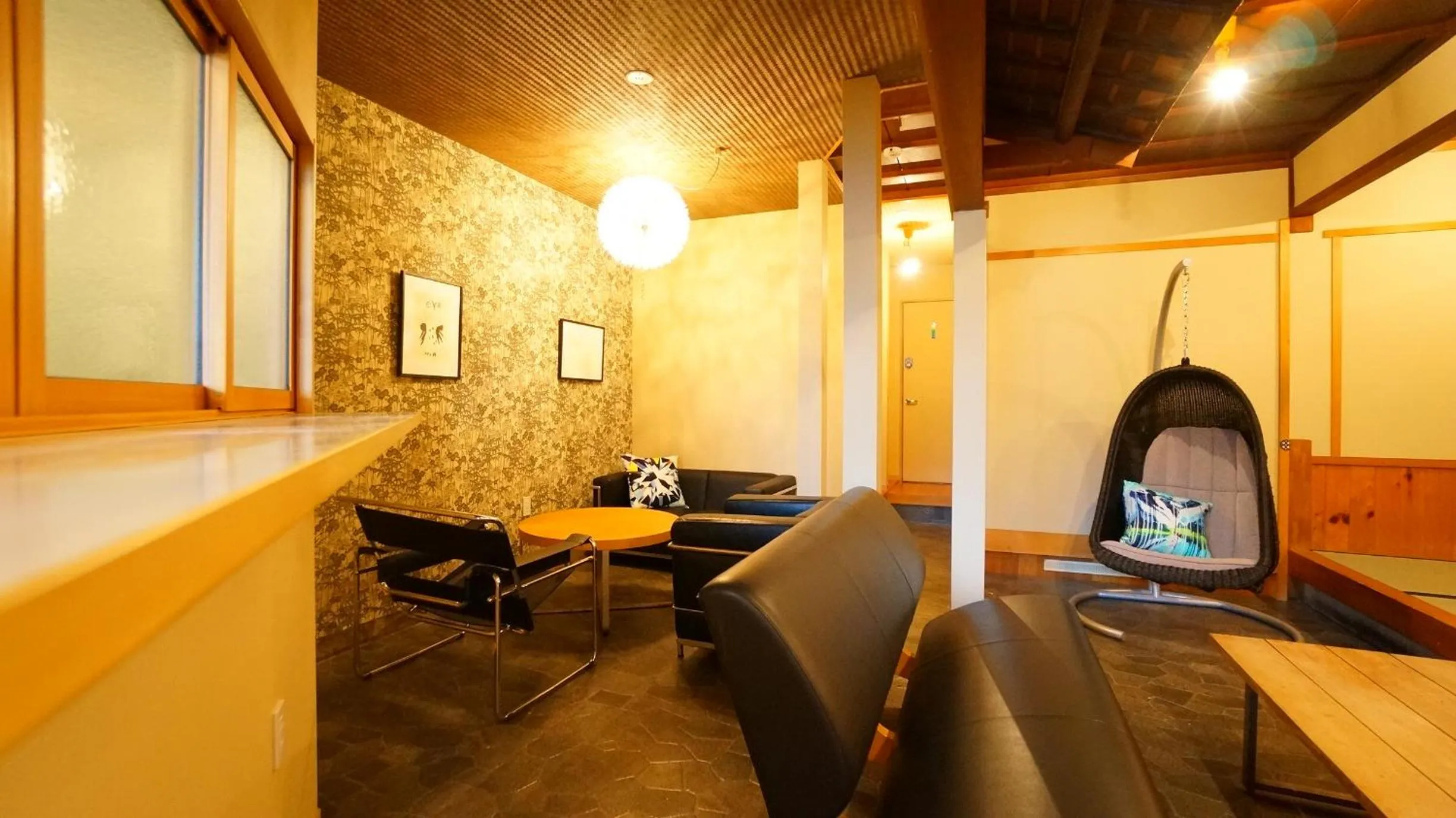 Communal lounge/ TV room in BEYOND HOTEL Takayama 1st