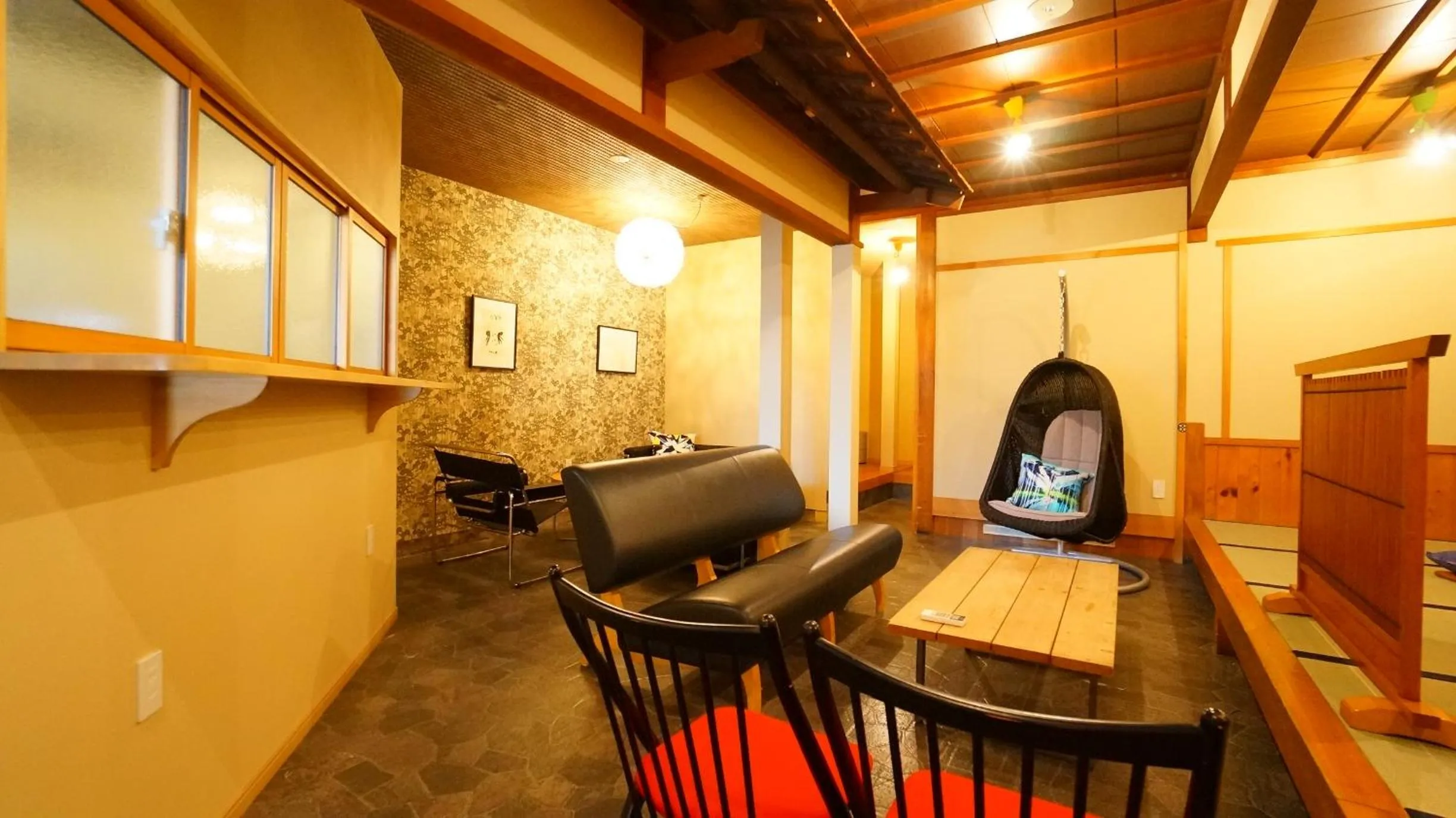 Communal lounge/ TV room in BEYOND HOTEL Takayama 1st