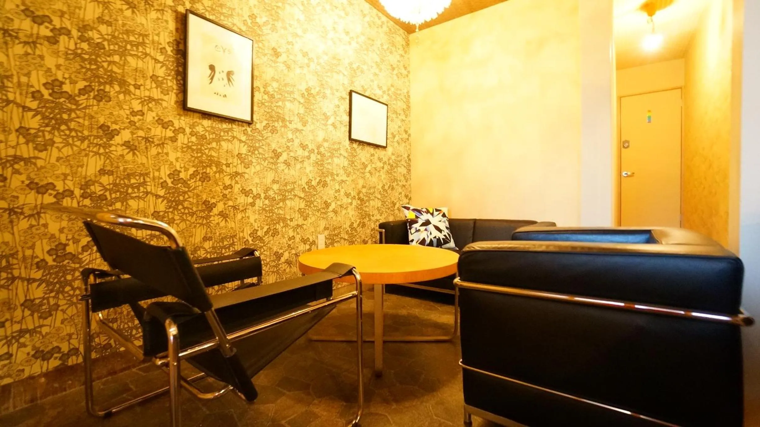 Communal lounge/ TV room in BEYOND HOTEL Takayama 1st