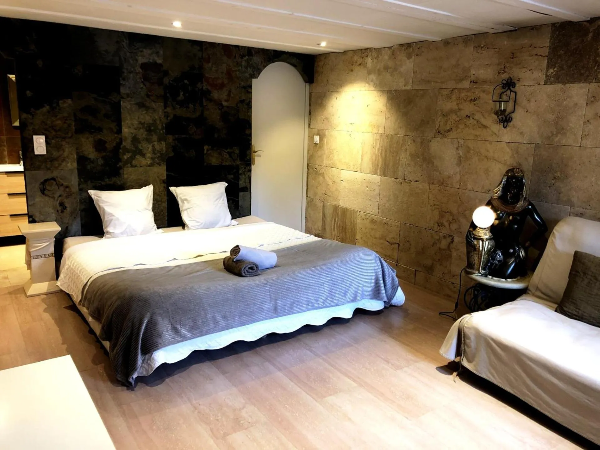 Bed in Chambres d'Hôte Dijon Clair de Lune Adults Only