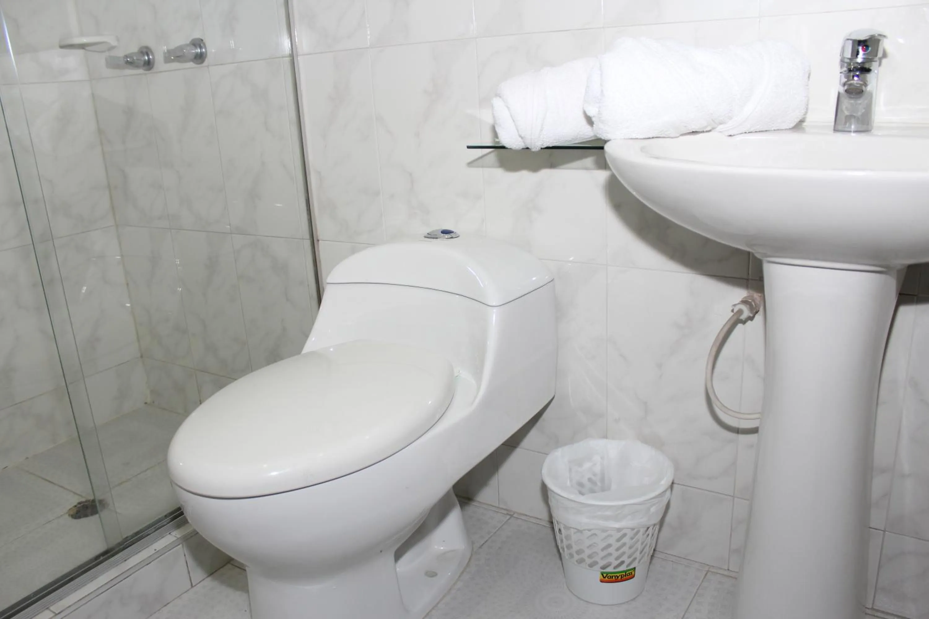 Bathroom in Hotel Dorado Plaza Bogota