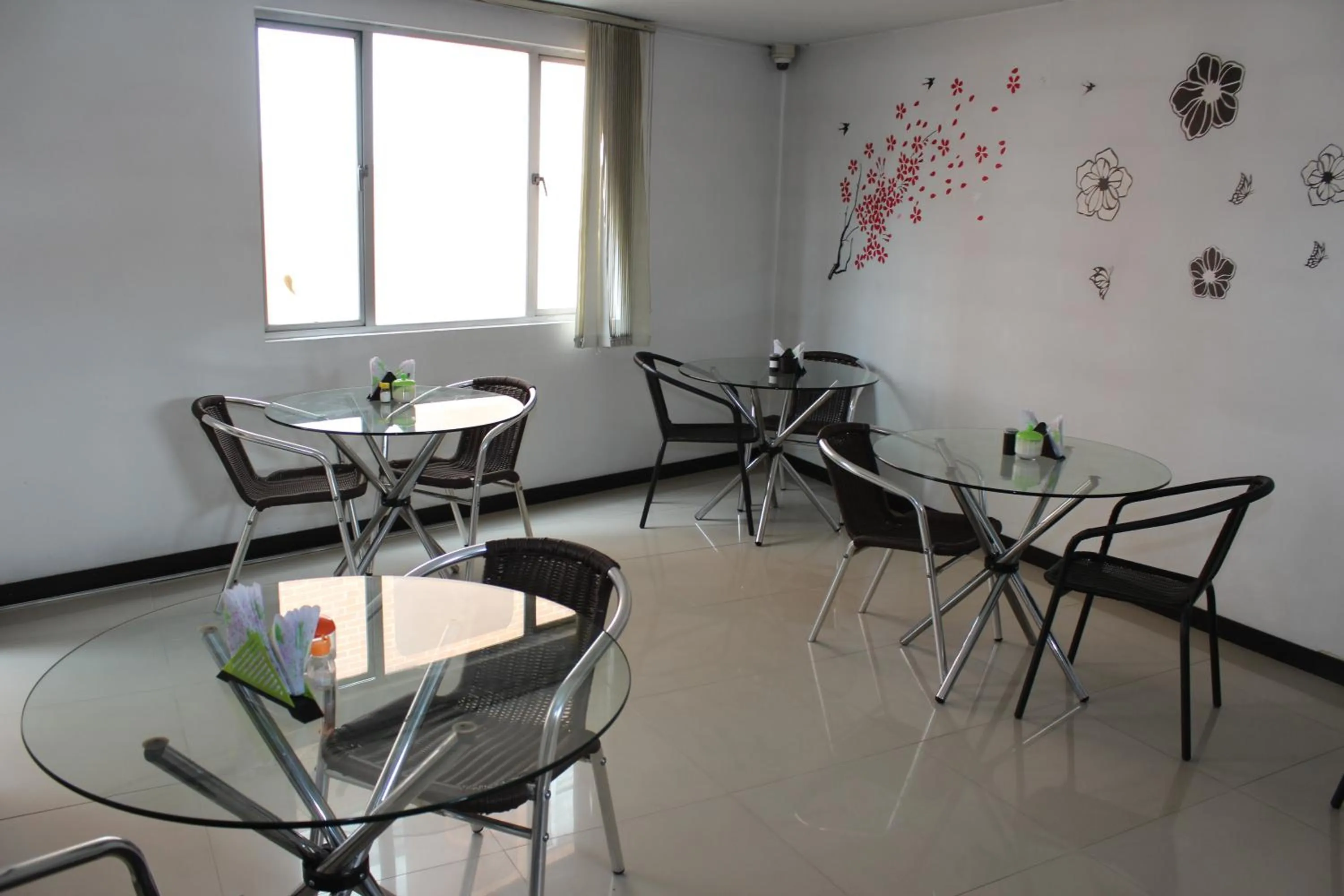 Dining area in Hotel Dorado Plaza Bogota