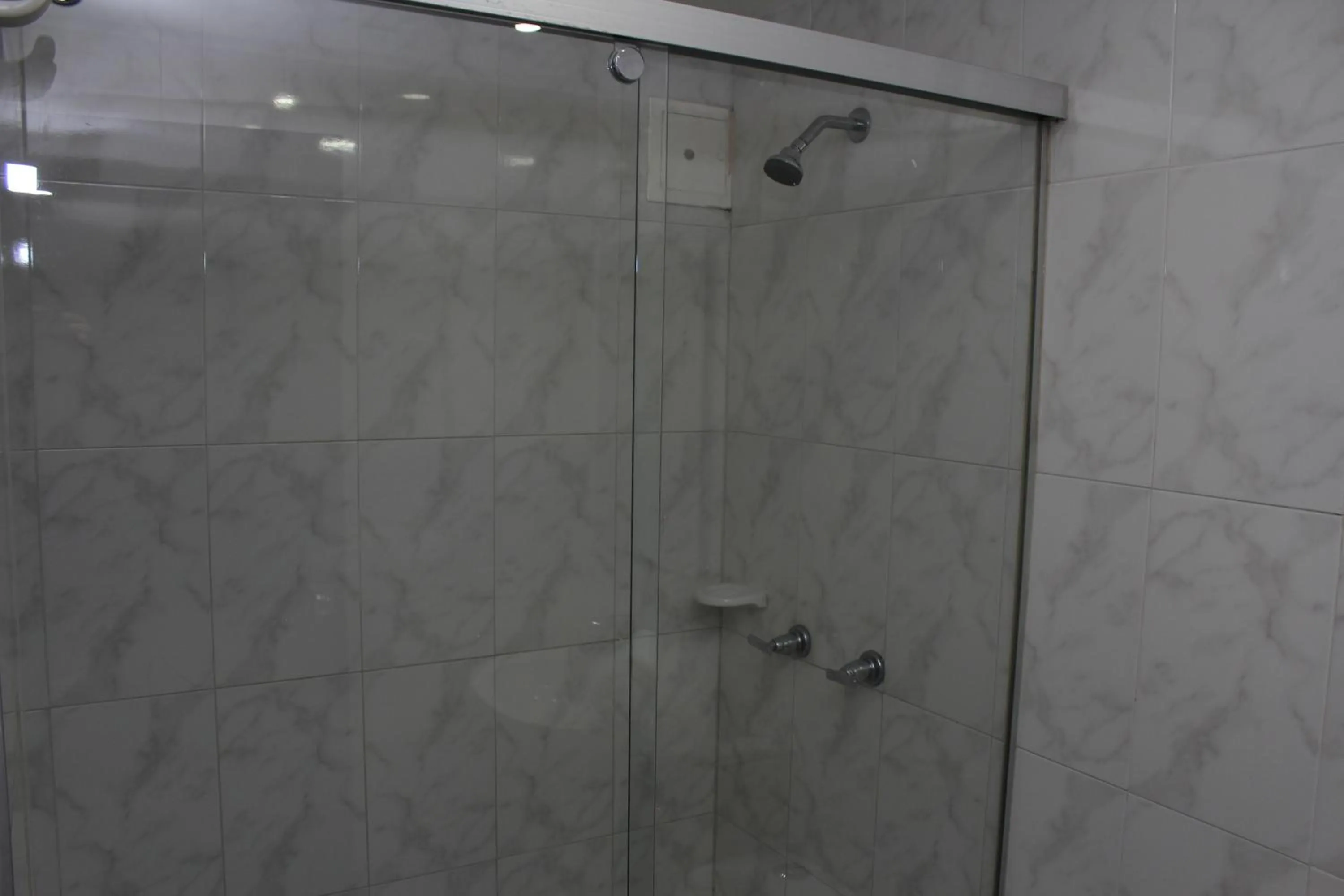 Shower in Hotel Dorado Plaza Bogota