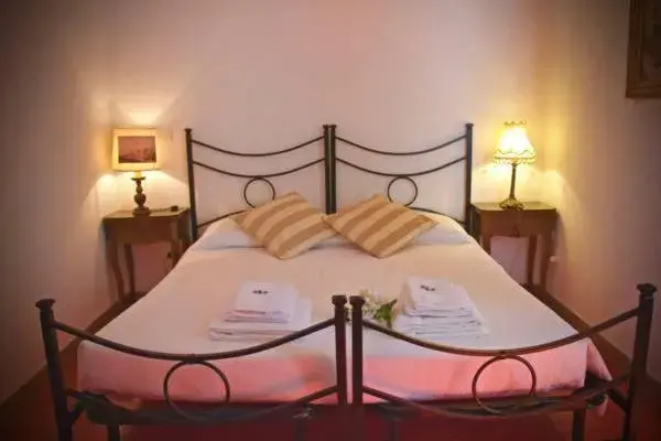 Double or Twin Room with Private Bathroom - single occupancy in Il Tempio di Morfeo Double or Twin Room with Private Bathroom - single occupancy in Il Tempio di Morfeo
