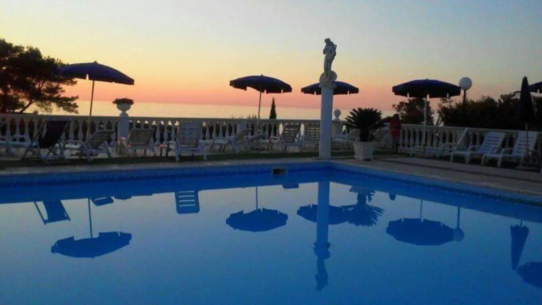 RESIDENCE EMARINE con SERVIZIO SPIAGGIA INCLUSO