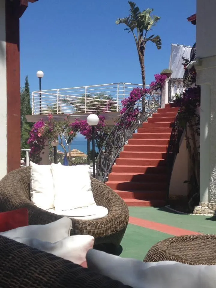 RESIDENCE EMARINE con SERVIZIO SPIAGGIA INCLUSO